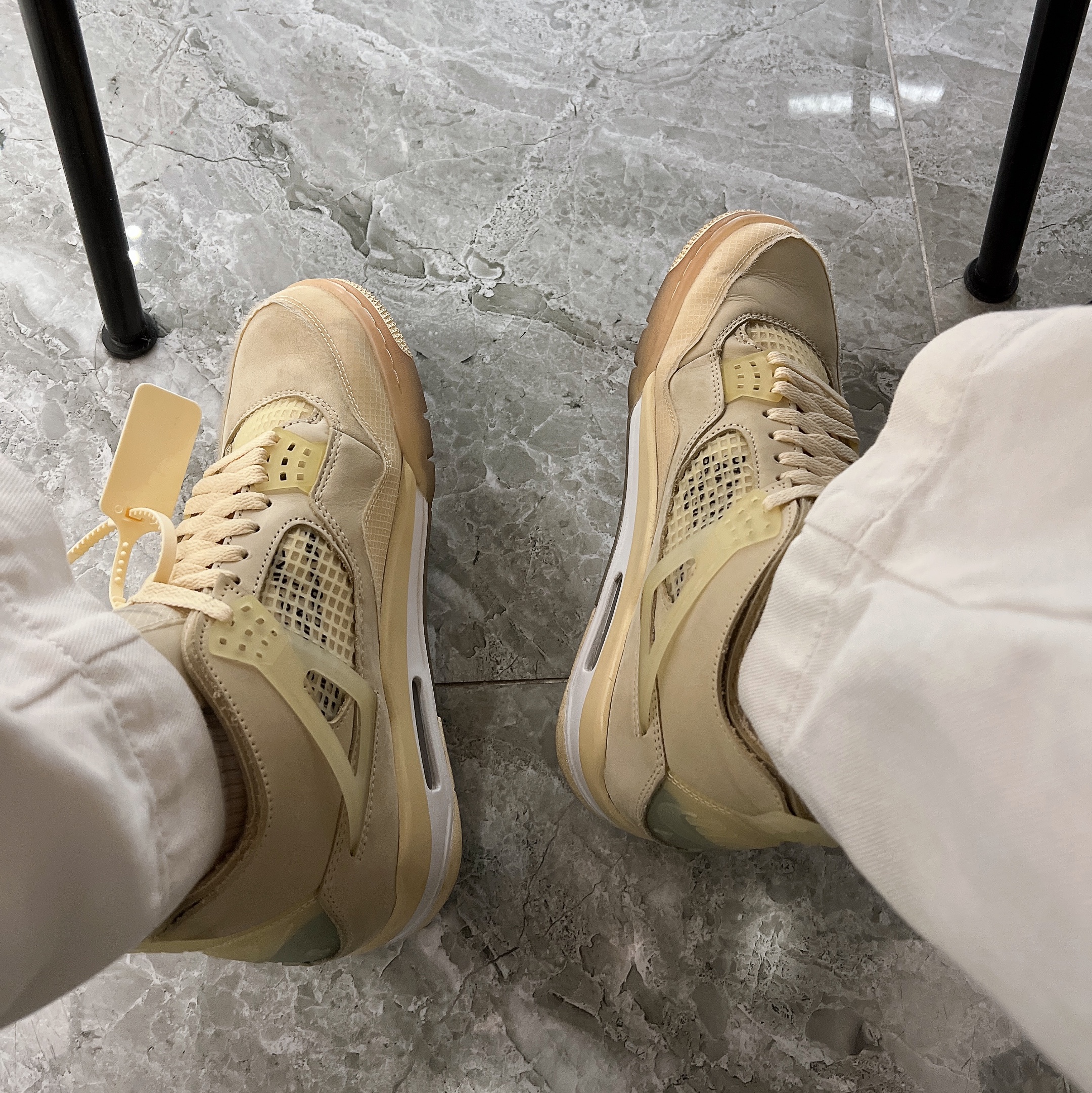 (W) Jordan 4 x Off-White Retro SP Sail 착용 스타일