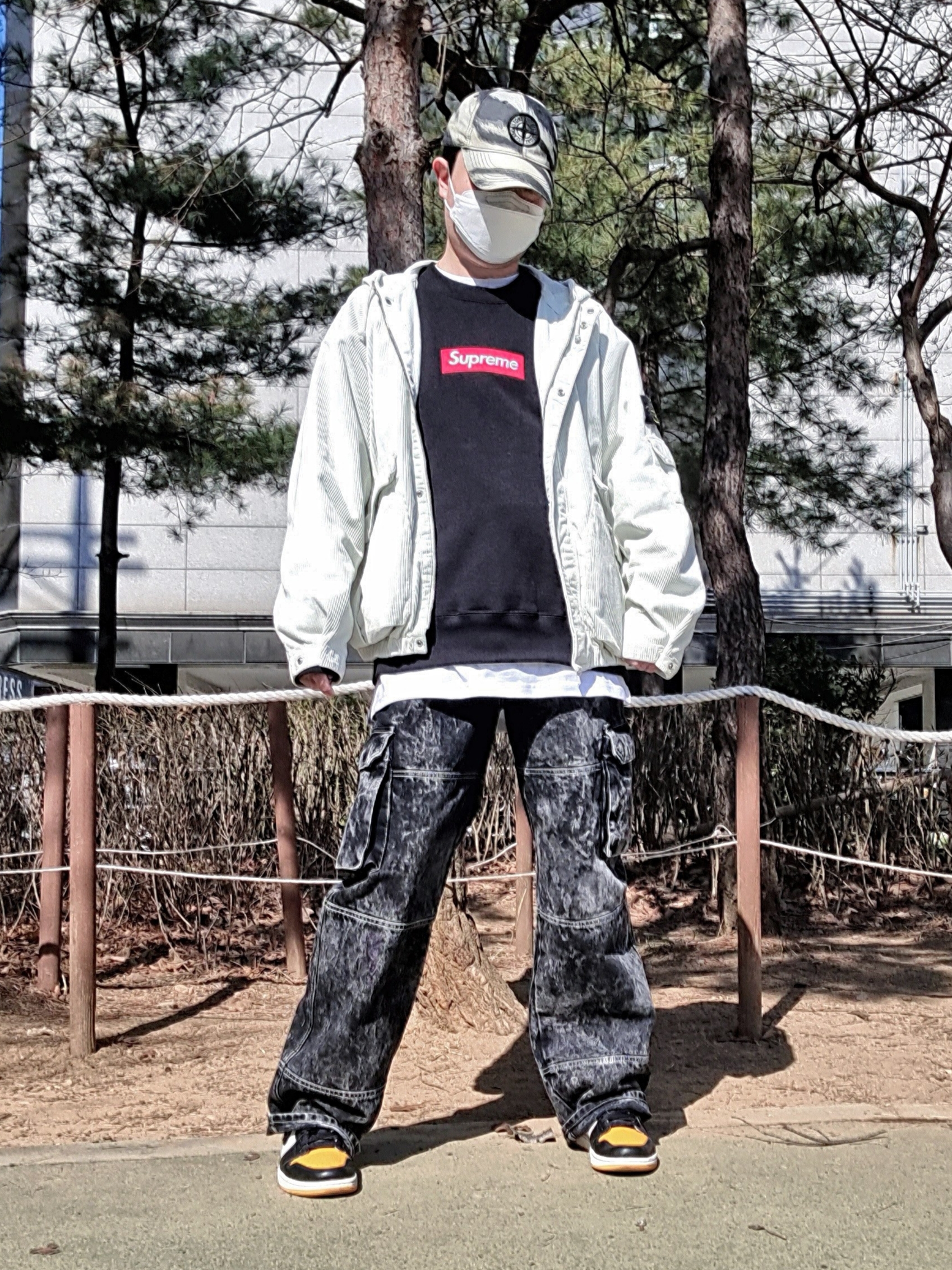 Jordan 1 Retro High OG Taxi, Supreme Box Logo Crewneck Black - 22FW 착용 스타일 - 2