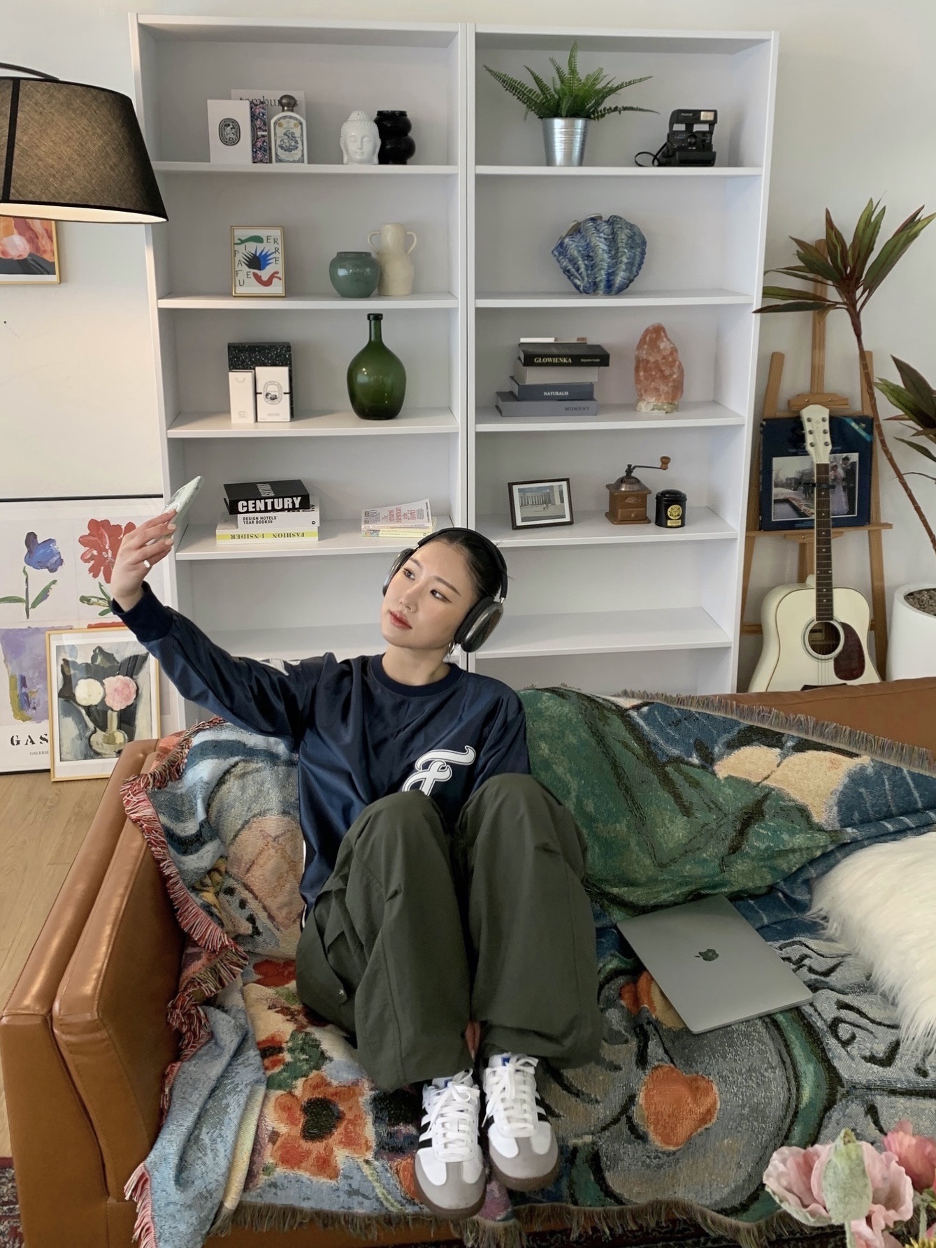 Adidas Samba Vegan White Black, Apple AirPods Max Lightning Space Gray (Korean Ver.) 착용 스타일 - 1