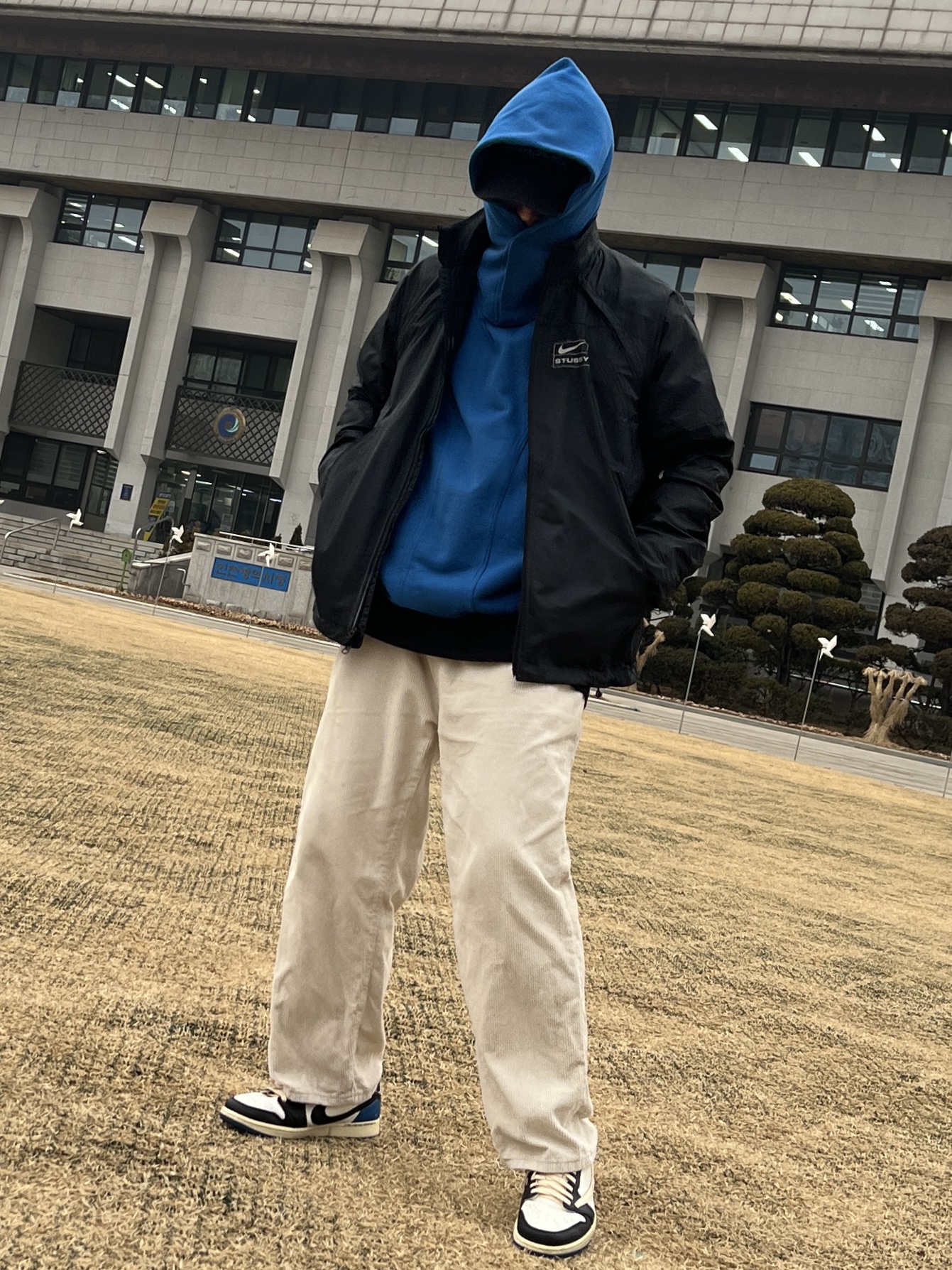 Nike x Stussy NRG FL Storm-Fit Jacket Black (DO5304-010), Jordan 1 x Travis Scott x Fragment Retro Low OG SP Military Blue 착용 스타일 - 2