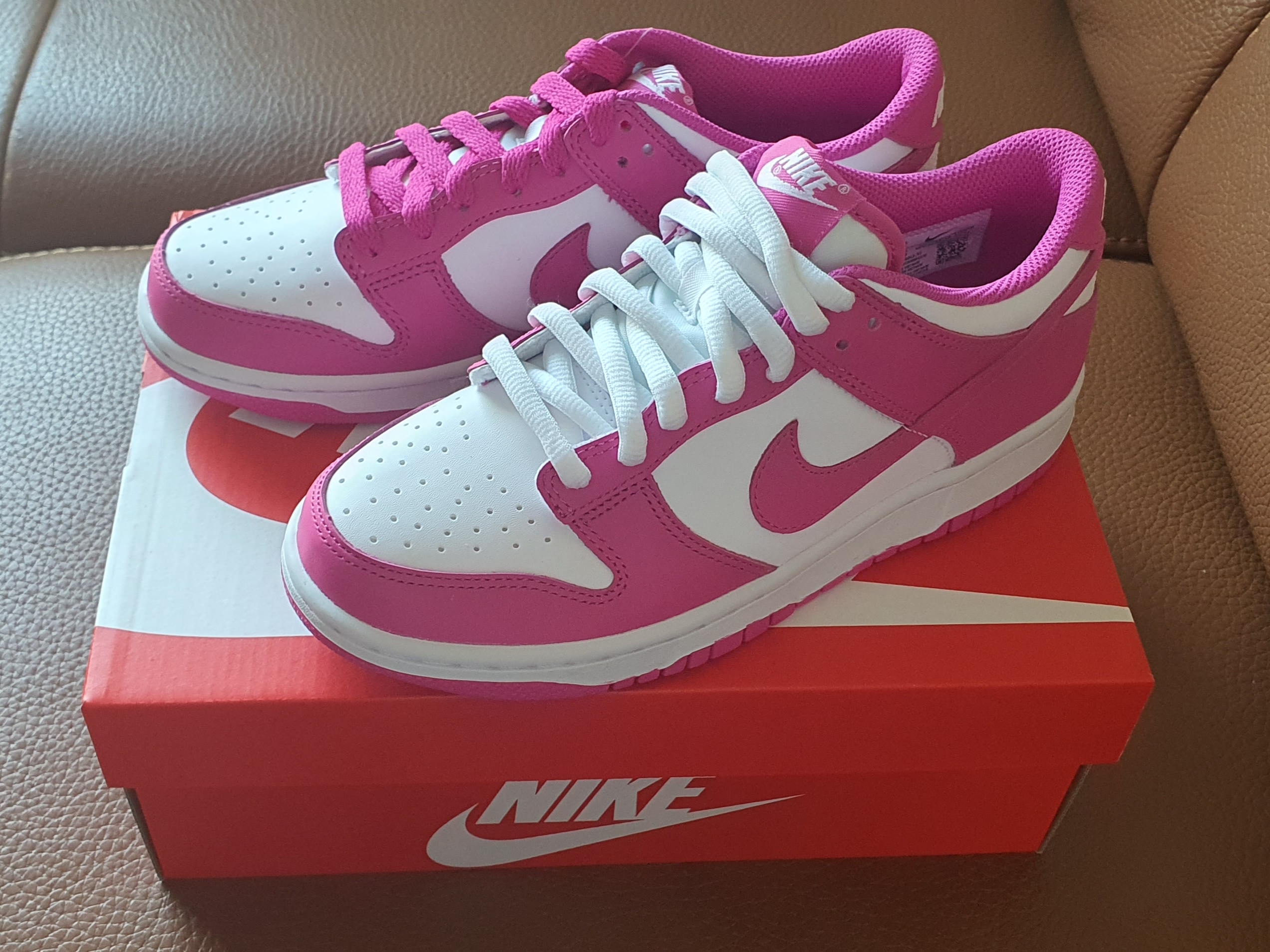 (GS) Nike Dunk Low White Active Fuchsia 착용 스타일