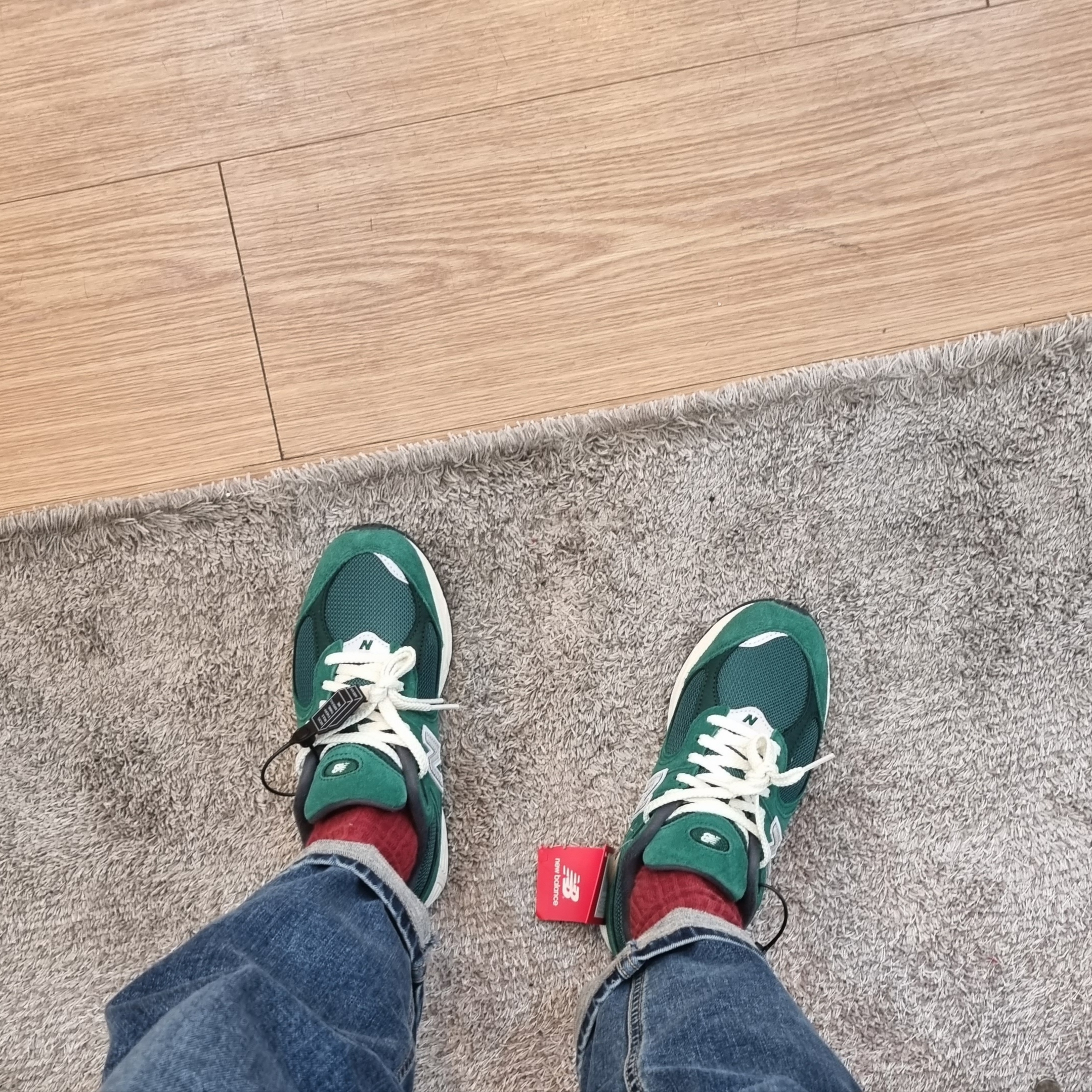 New Balance 2002R Nightwatch Green 착용 스타일