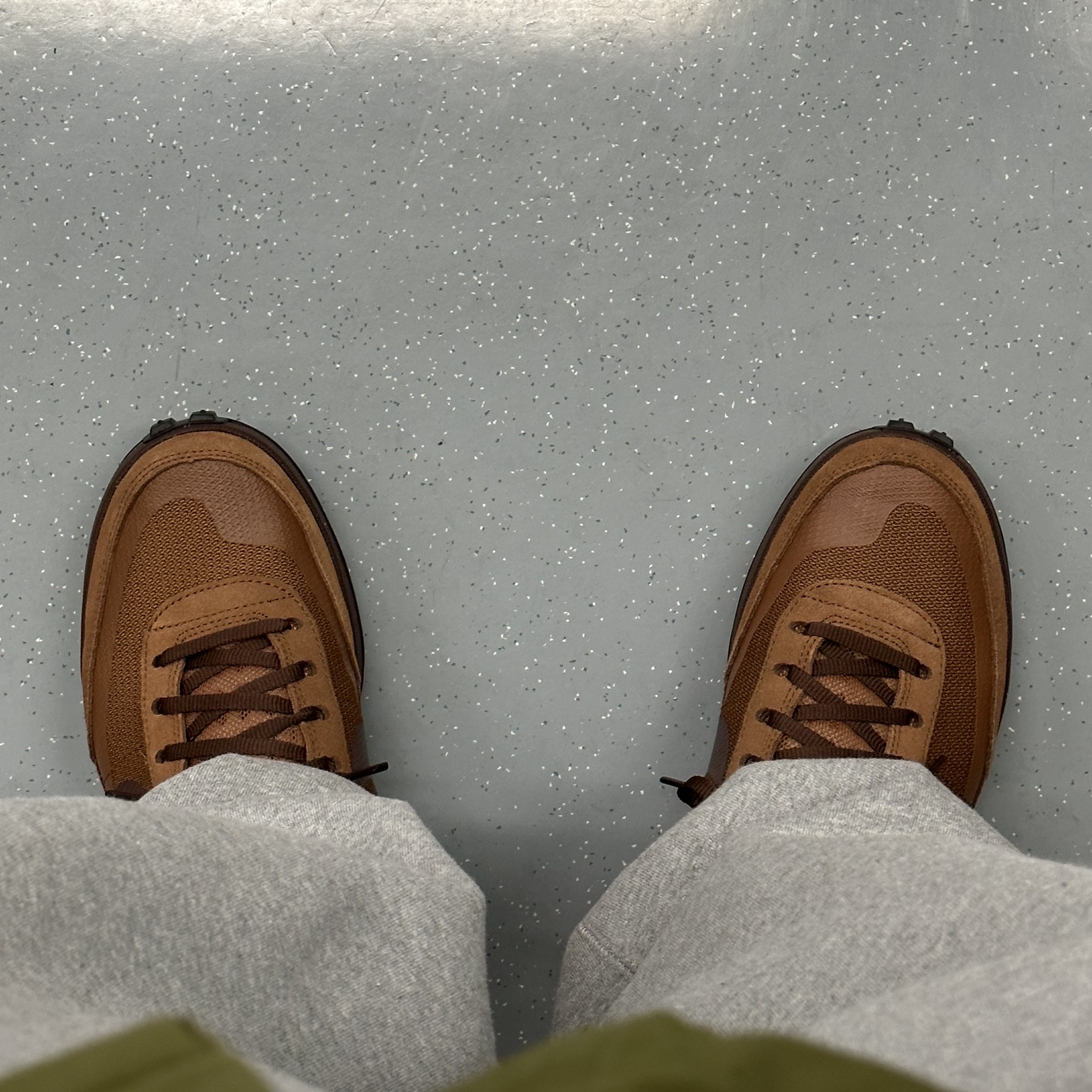 Nike x Tom Sachs General Purpose Shoe Brown, Nike x Stussy NRG RA Fleece Pants Dark Grey Heather (DJ9490-063) 착용 스타일
