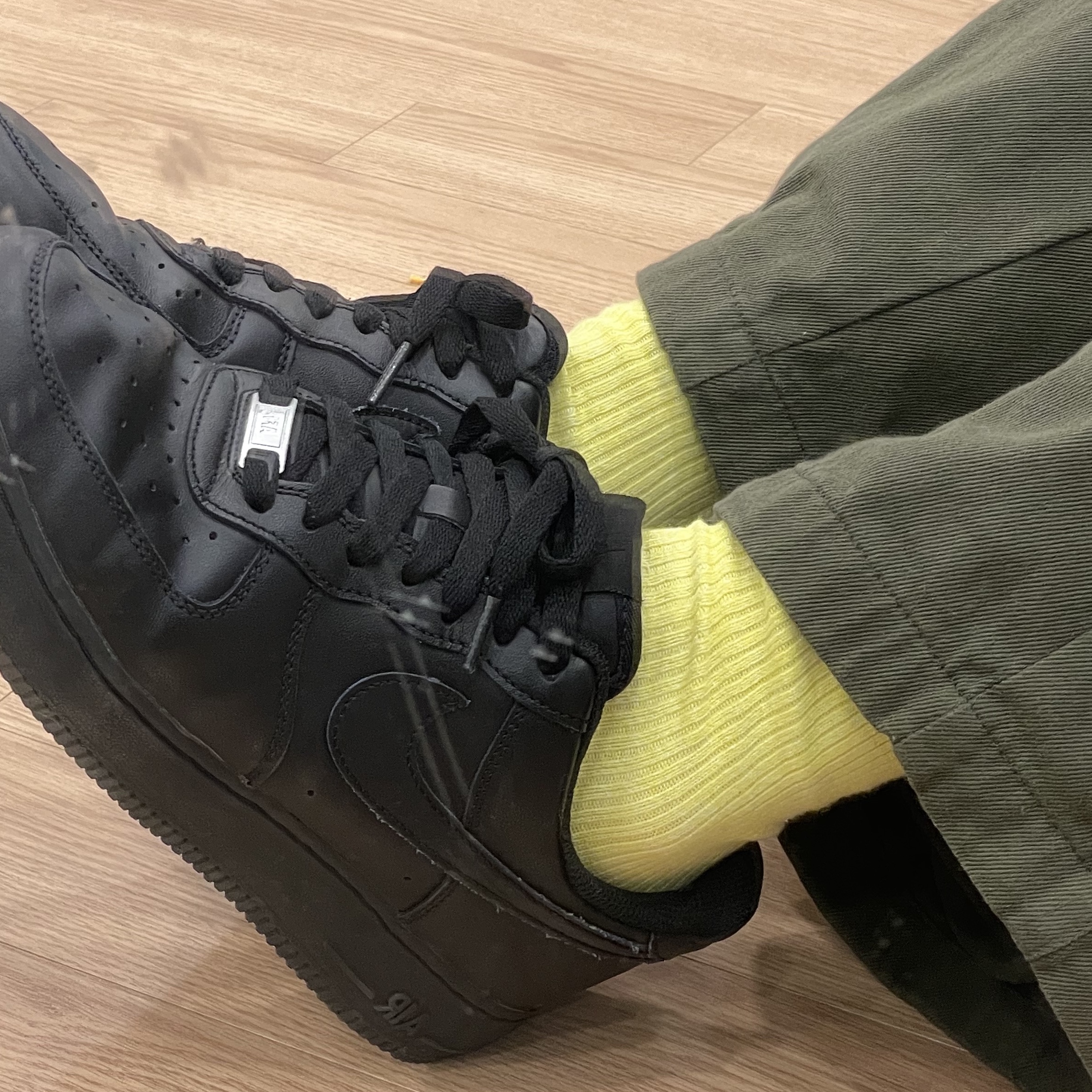 (W) Nike Air Force 1 '07 Low Triple Black 착용 스타일
