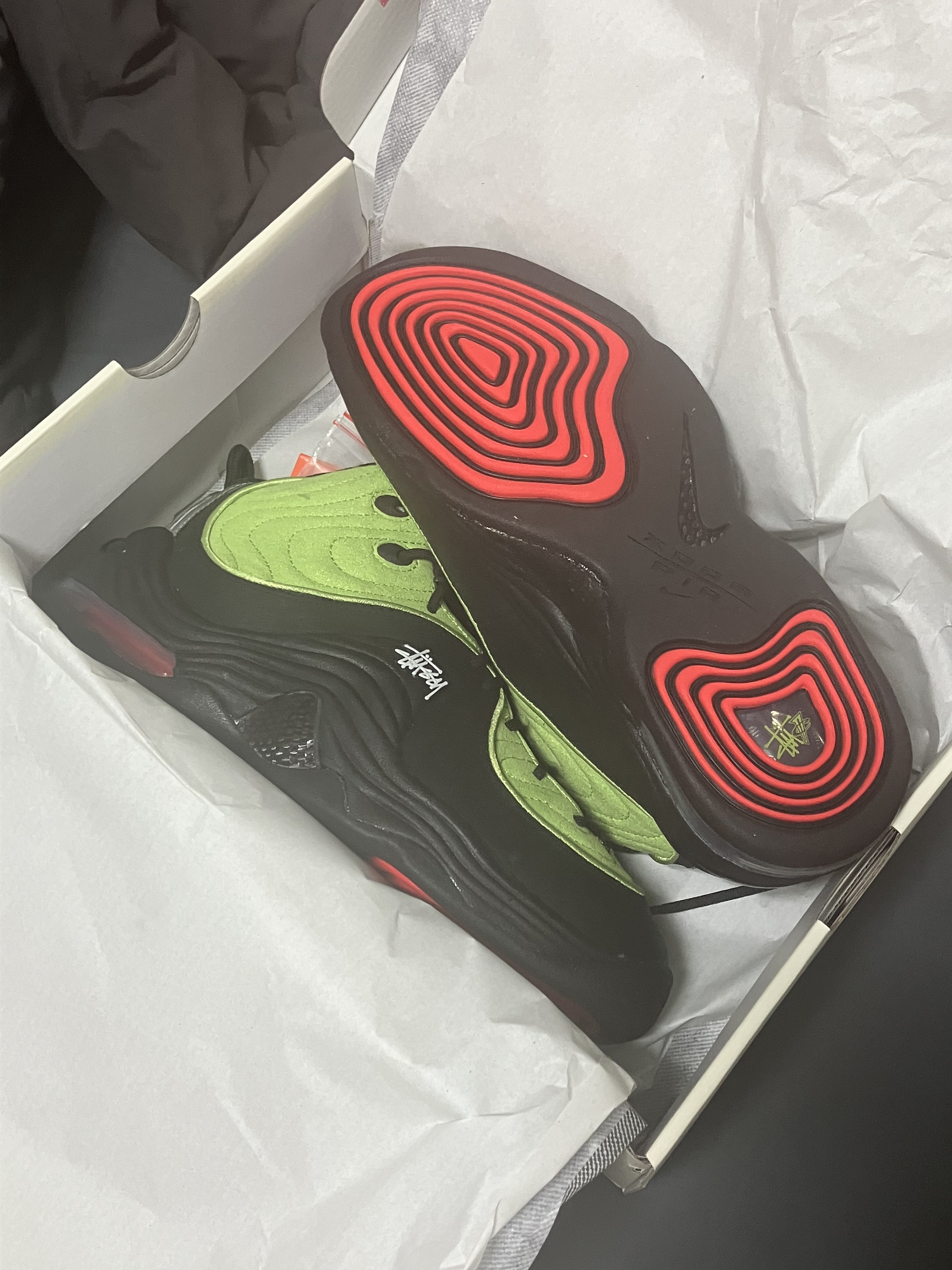 Nike x Stussy Air Penny II Vivid Green and Black 착용 스타일 - 1