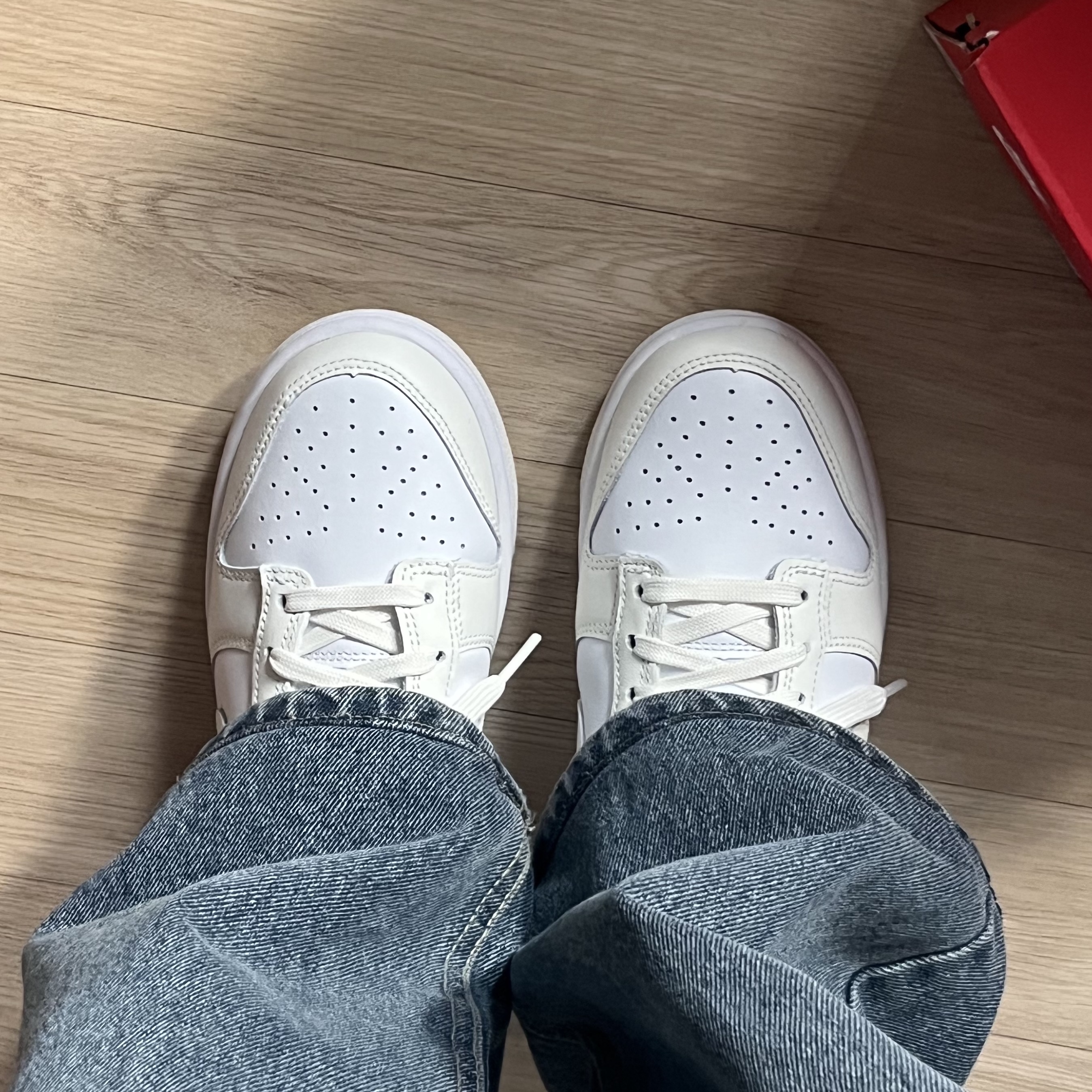 (W) Nike Dunk Low White and Sail 착용 스타일