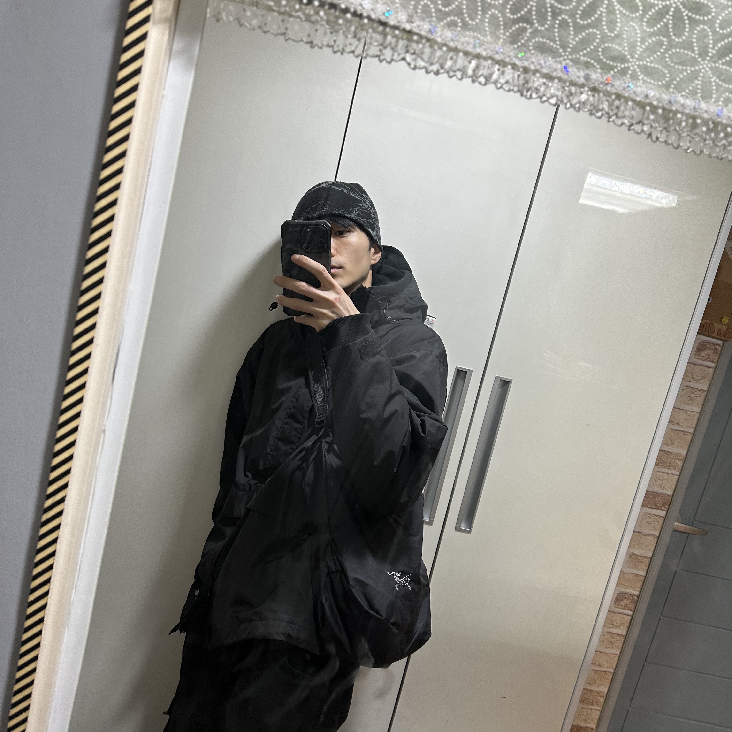 Arc'teryx Heliad 12 Tote Black 착용 스타일 - 1