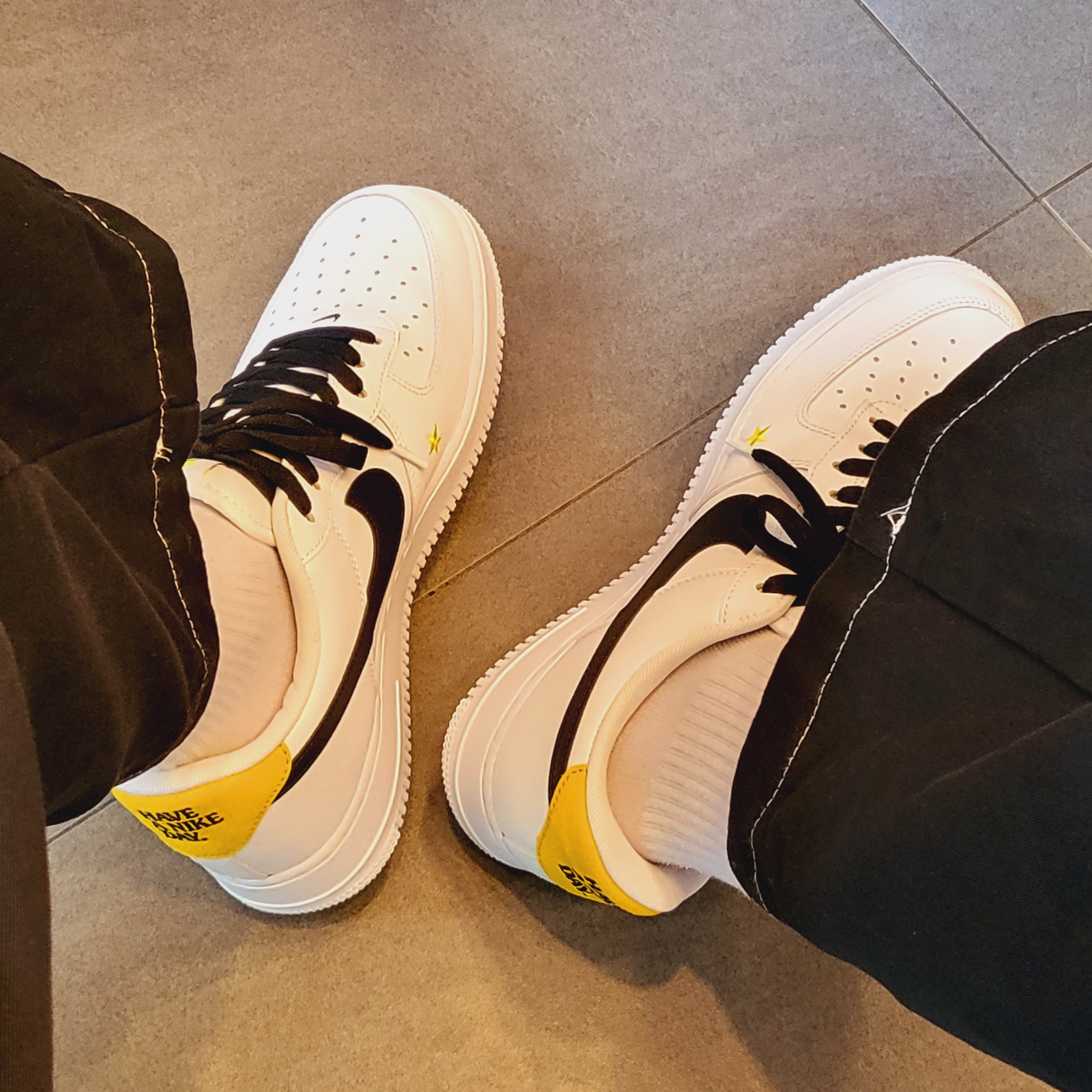 Nike Air Force 1 '07 LV8 2 Have a Nike Day 착용 스타일 - 1