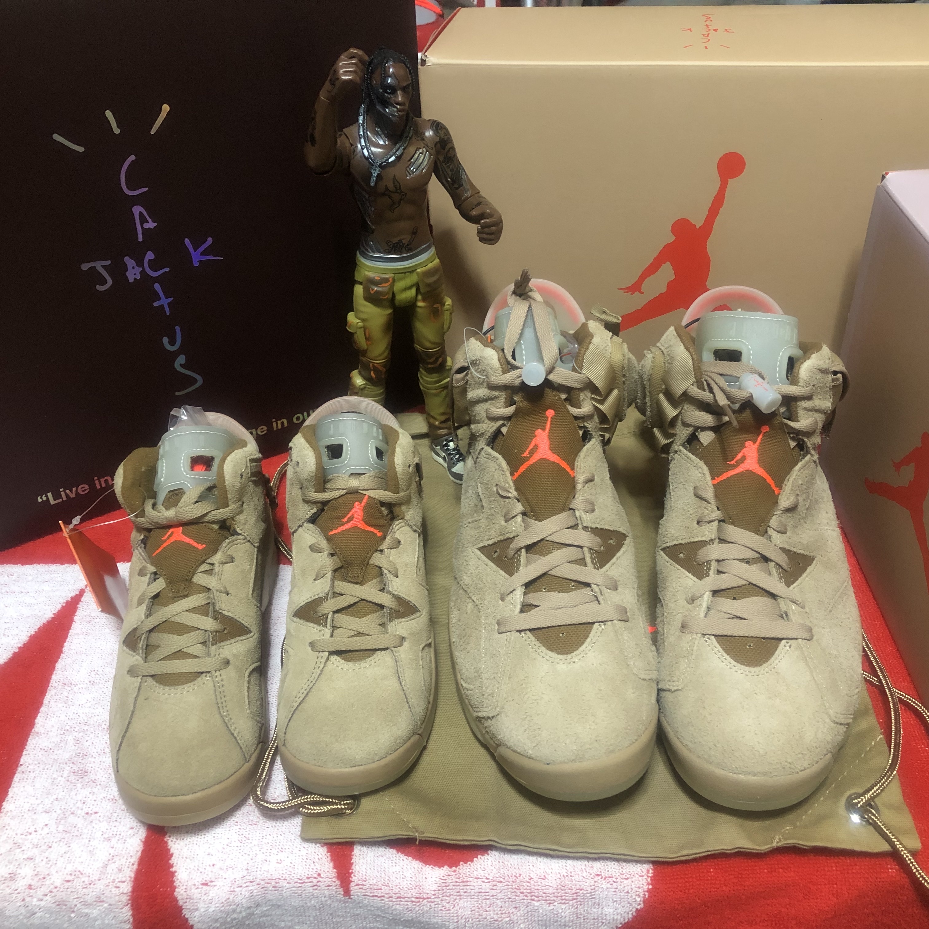 Jordan 6 x Travis Scott Retro SP British Khaki, (PS) Jordan 6 x Travis Scott Retro SP British Khaki 착용 스타일