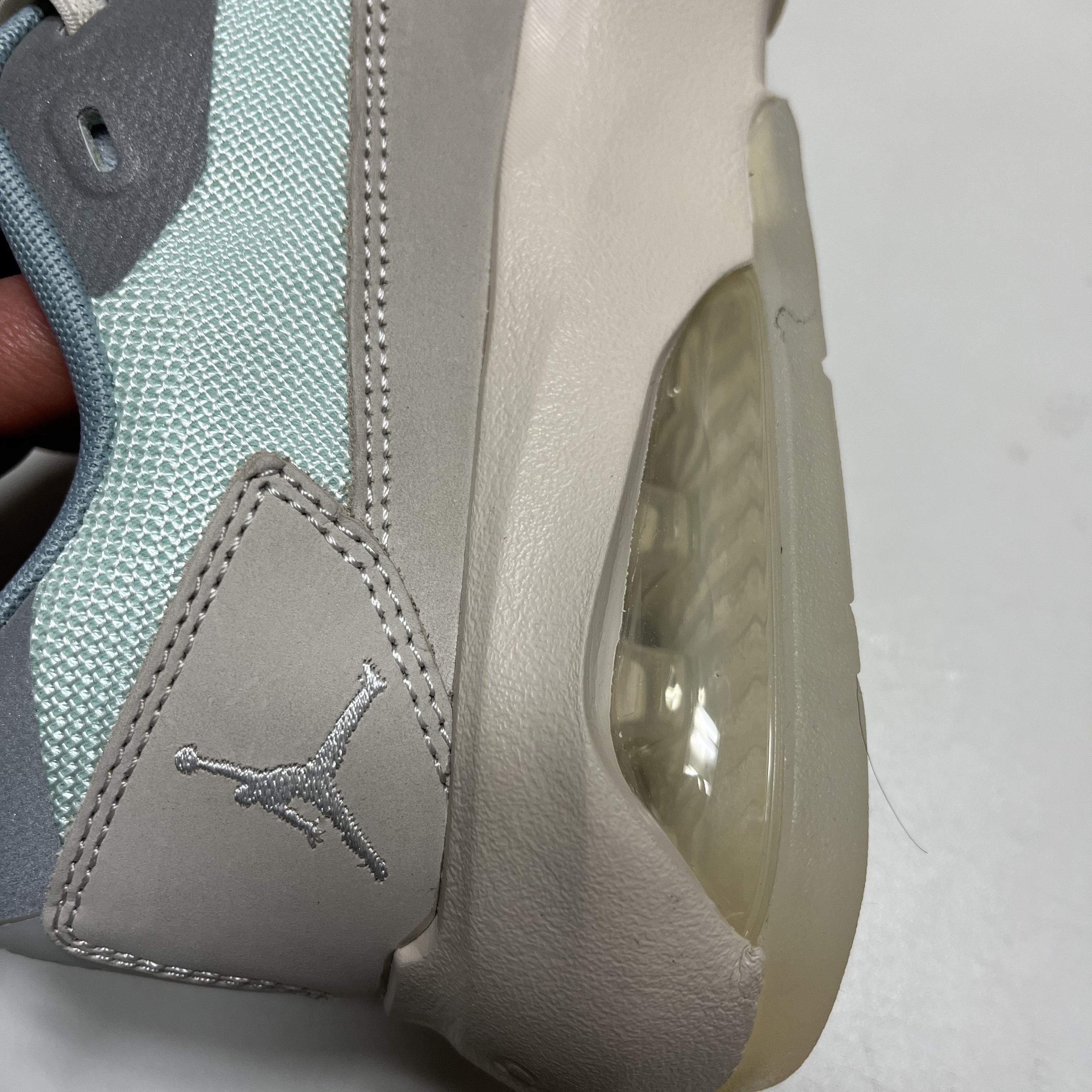 Jordan Air 200E Coconut Milk Light Smoke Grey 착용 스타일 - 2