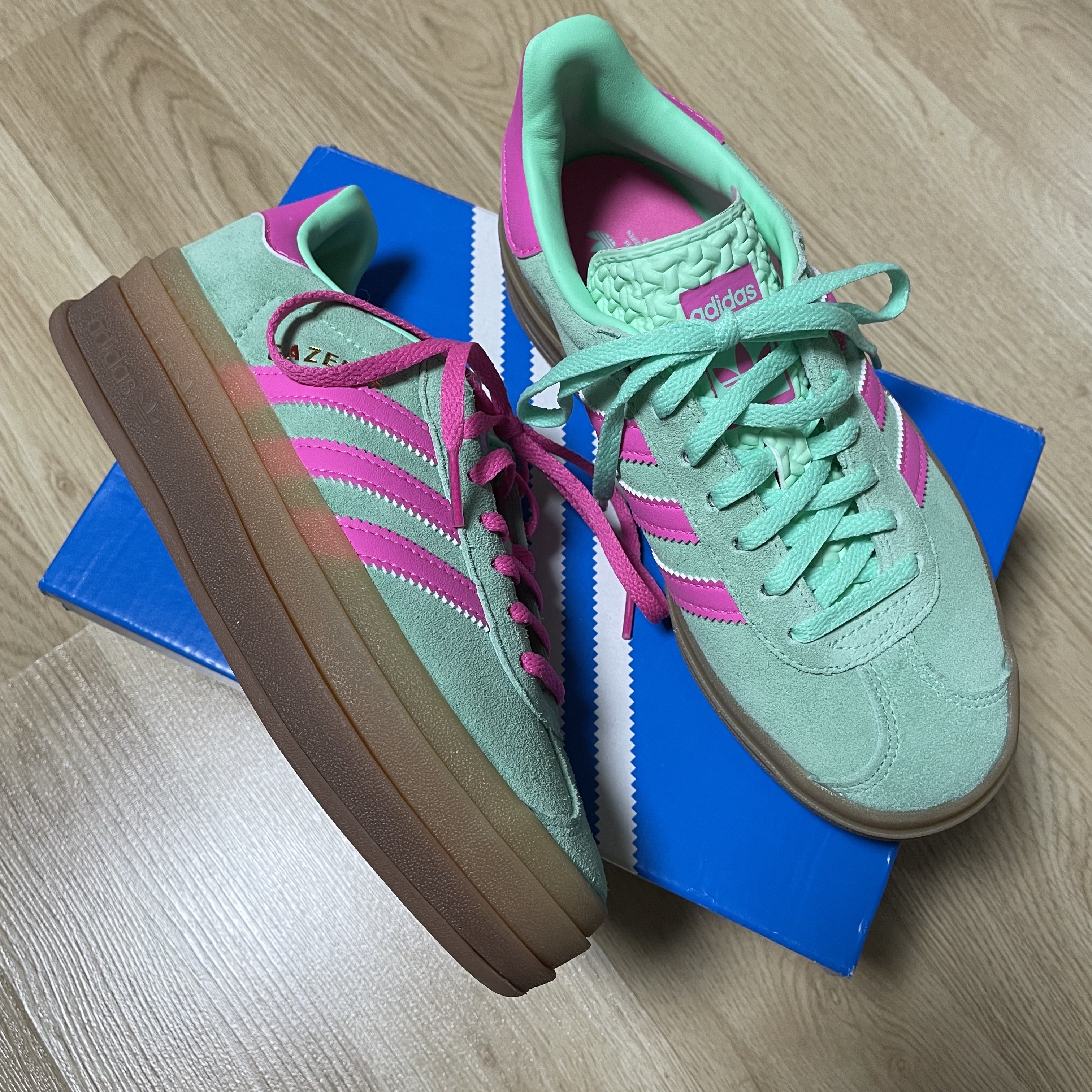 (W) Adidas Gazelle Bold Pulse Mint Pink 착용 스타일 - 1