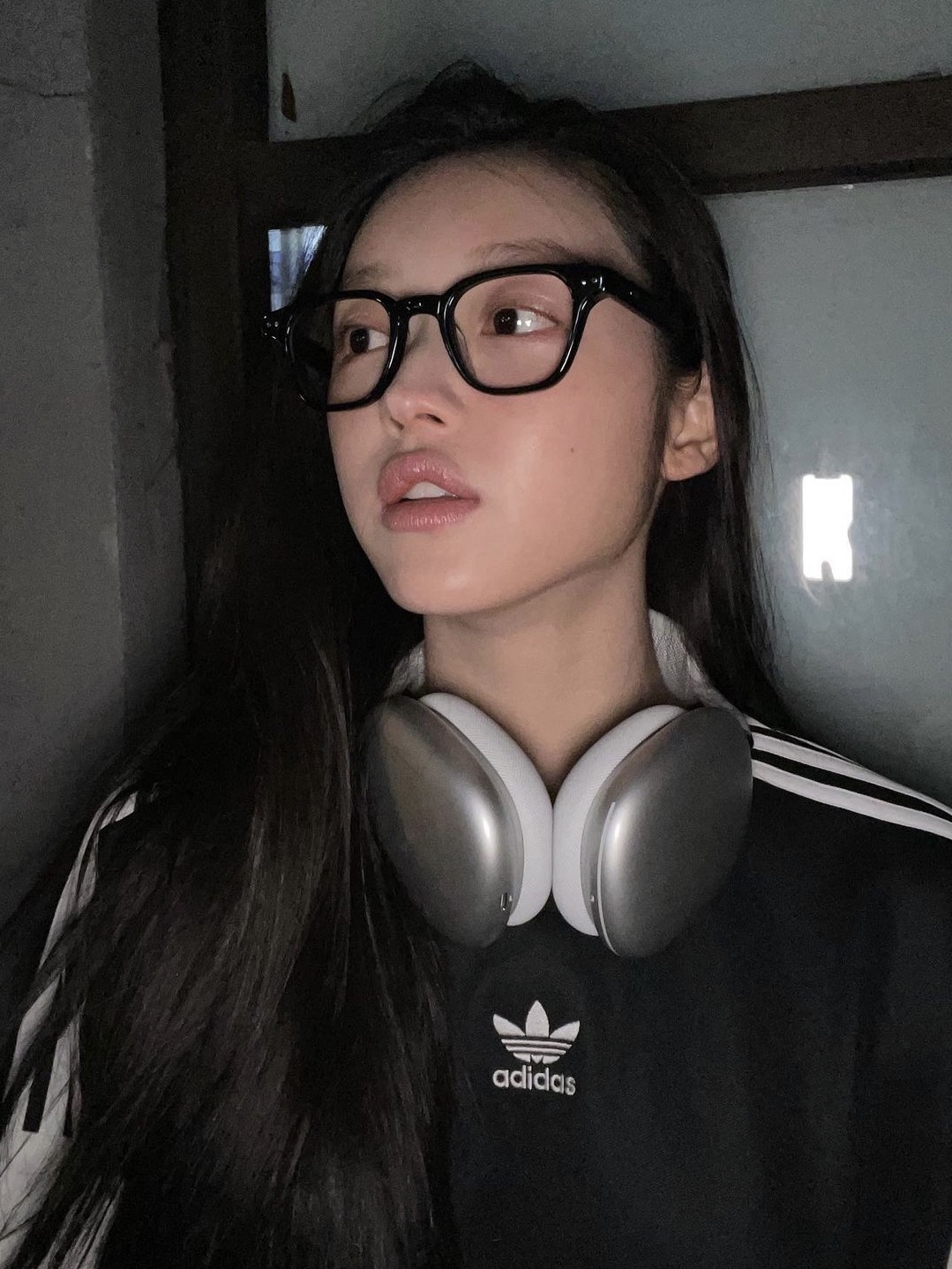 Apple AirPods Max Lightning Silver (Korean Ver.) 착용 스타일 - 2