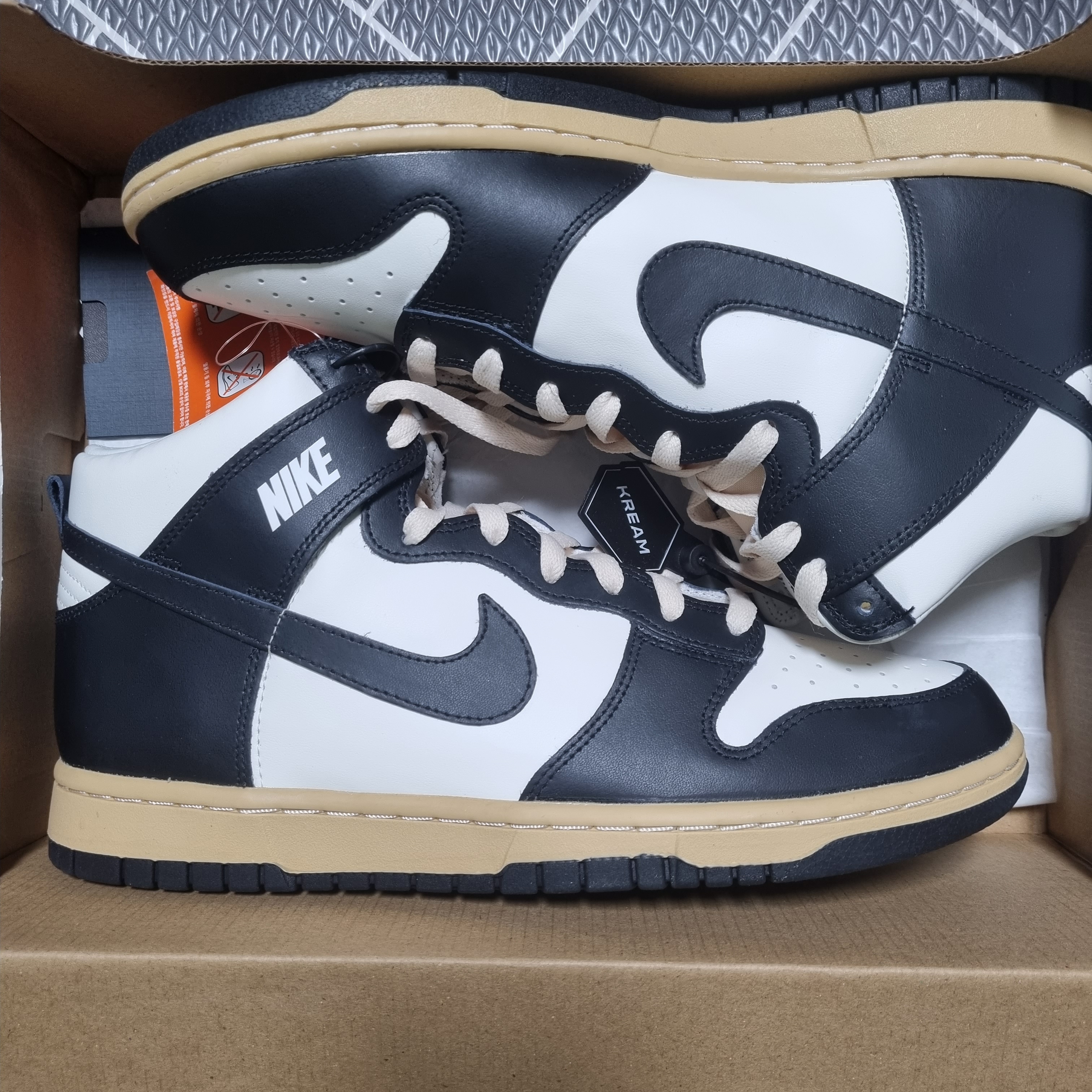 (W) Nike Dunk High SE Sail Black 착용 스타일