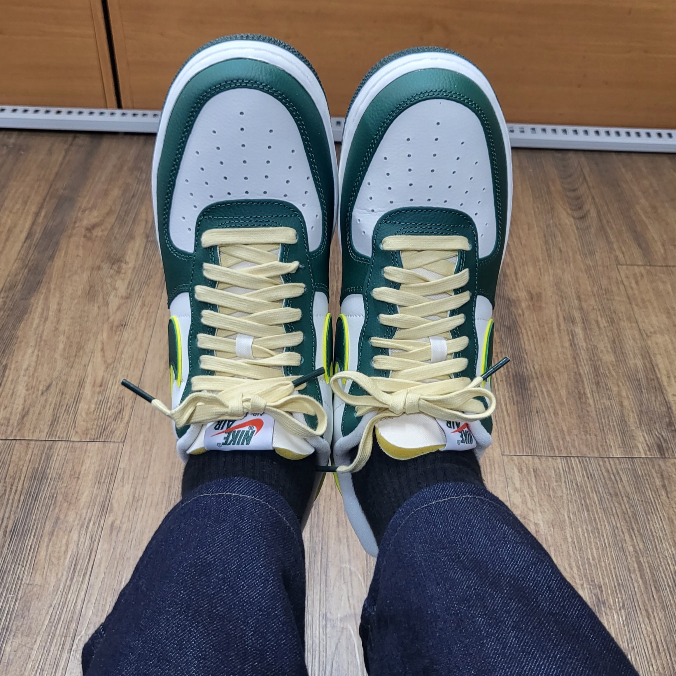 Nike Air Force 1 '07 LV8 Sail Noble Green 착용 스타일