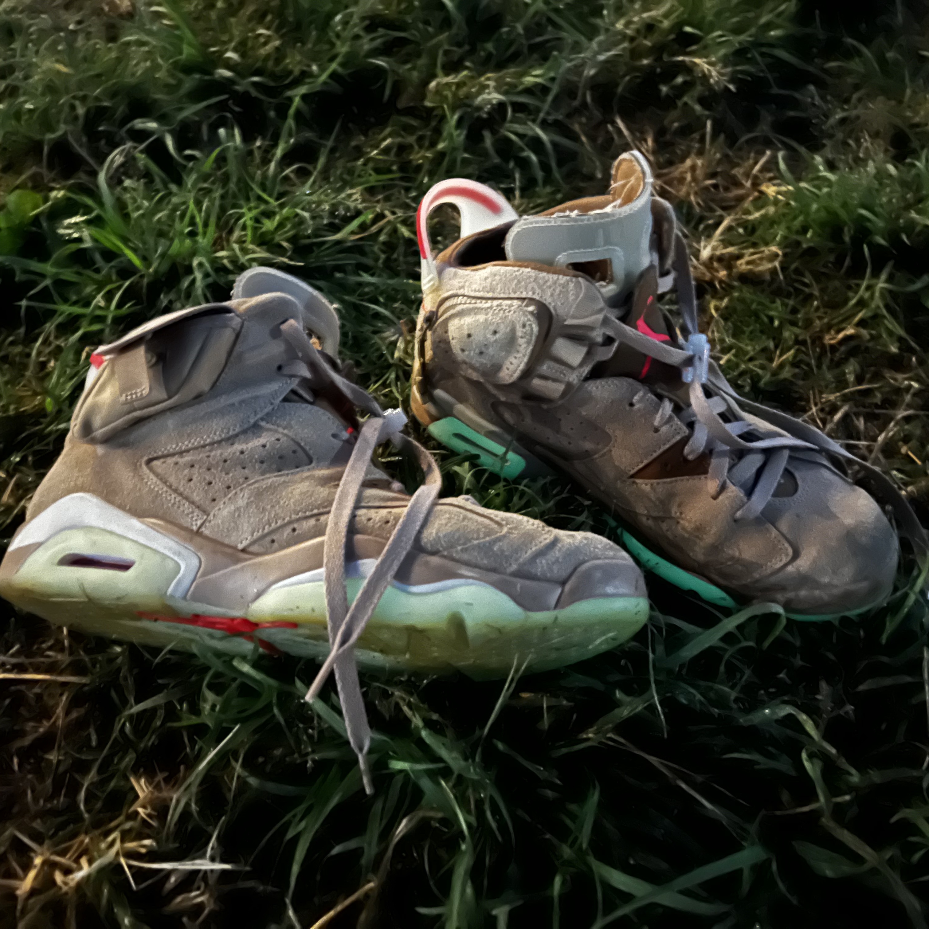 Nike x Travis Scott Air Force 1 Low White, Jordan 1 x Travis Scott Retro High OG SP Mocha 착용 스타일 - 3