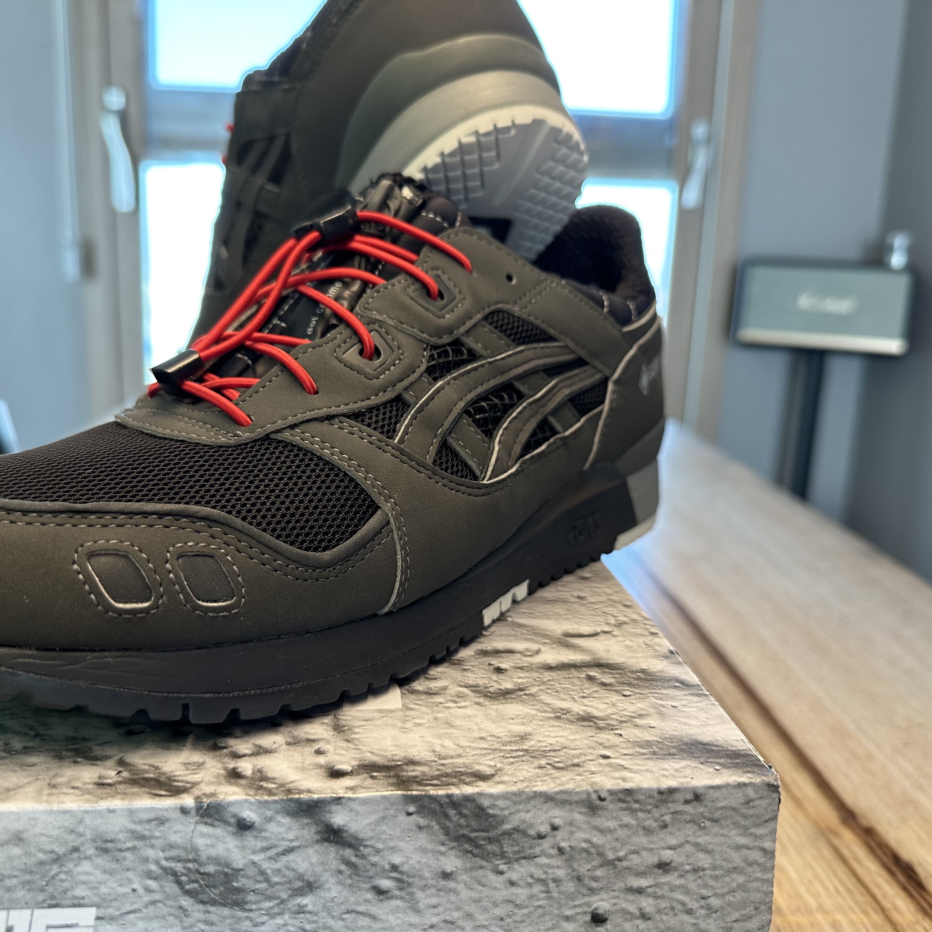 Asics x Bal x Mita Sneakers Gel-Lyte III OG Gore-Tex Gunmetal Black 착용 스타일 - 4