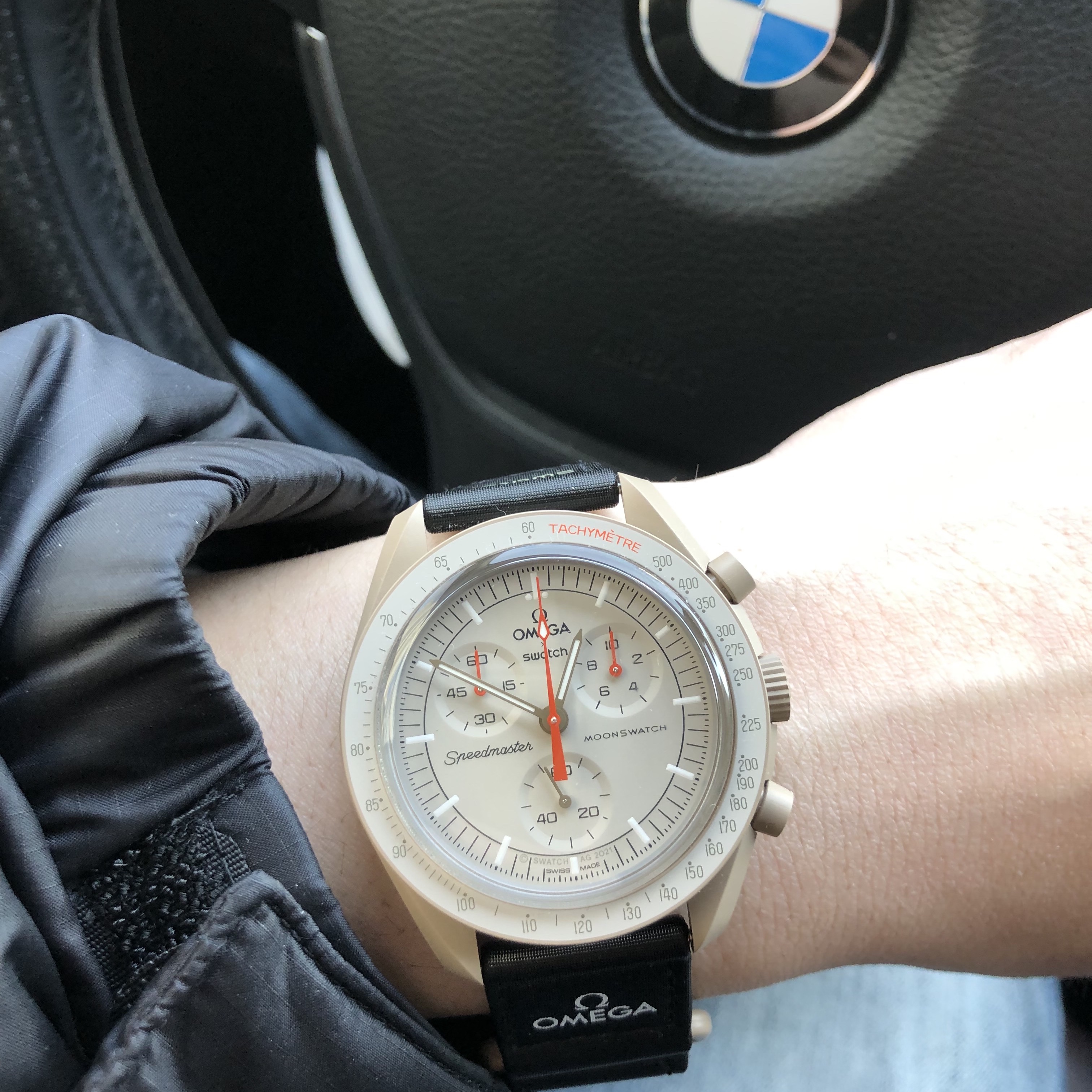 Swatch x Omega Bioceramic MoonSwatch Mission To Jupiter 착용 스타일