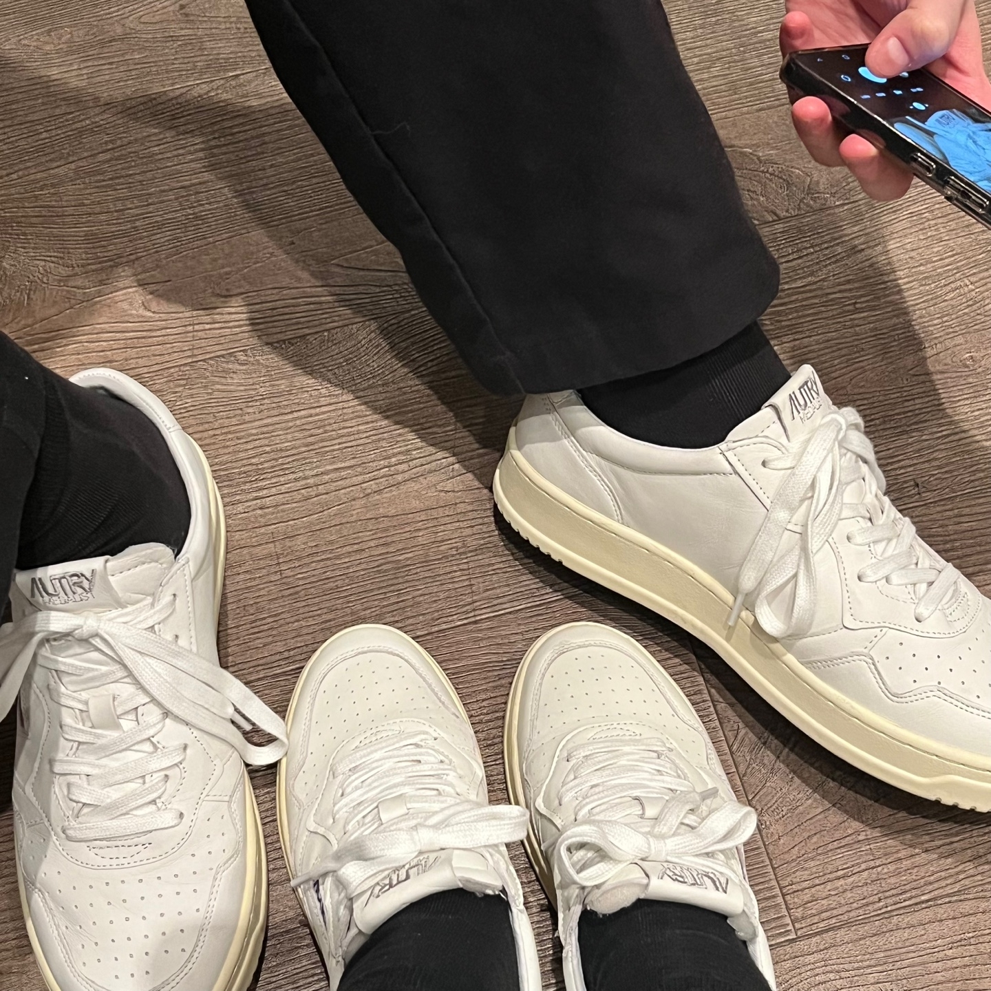 (W) Autry Medalist Low Goatskin Sneakers White 착용 스타일