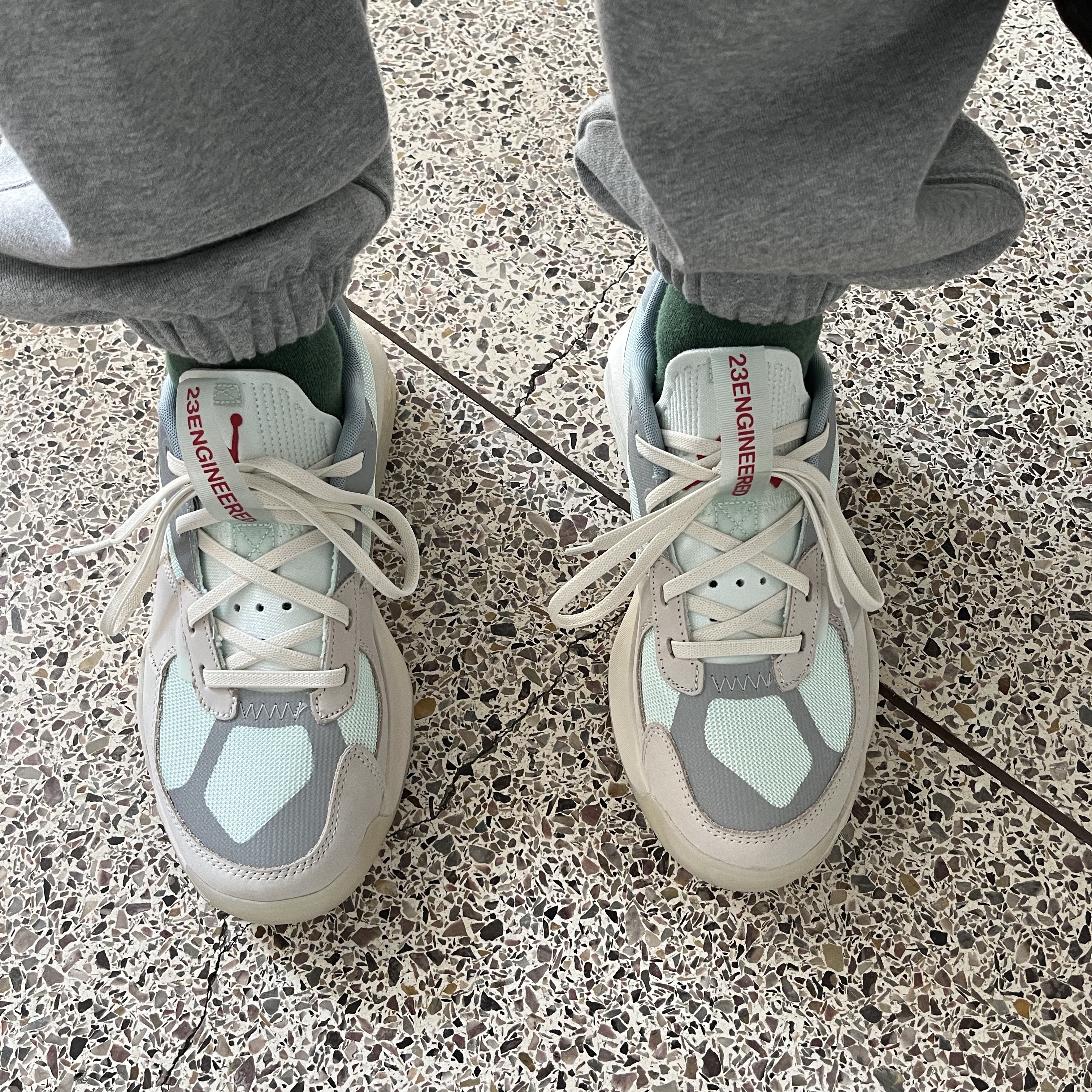 Jordan Air 200E Coconut Milk Light Smoke Grey 착용 스타일 - 1