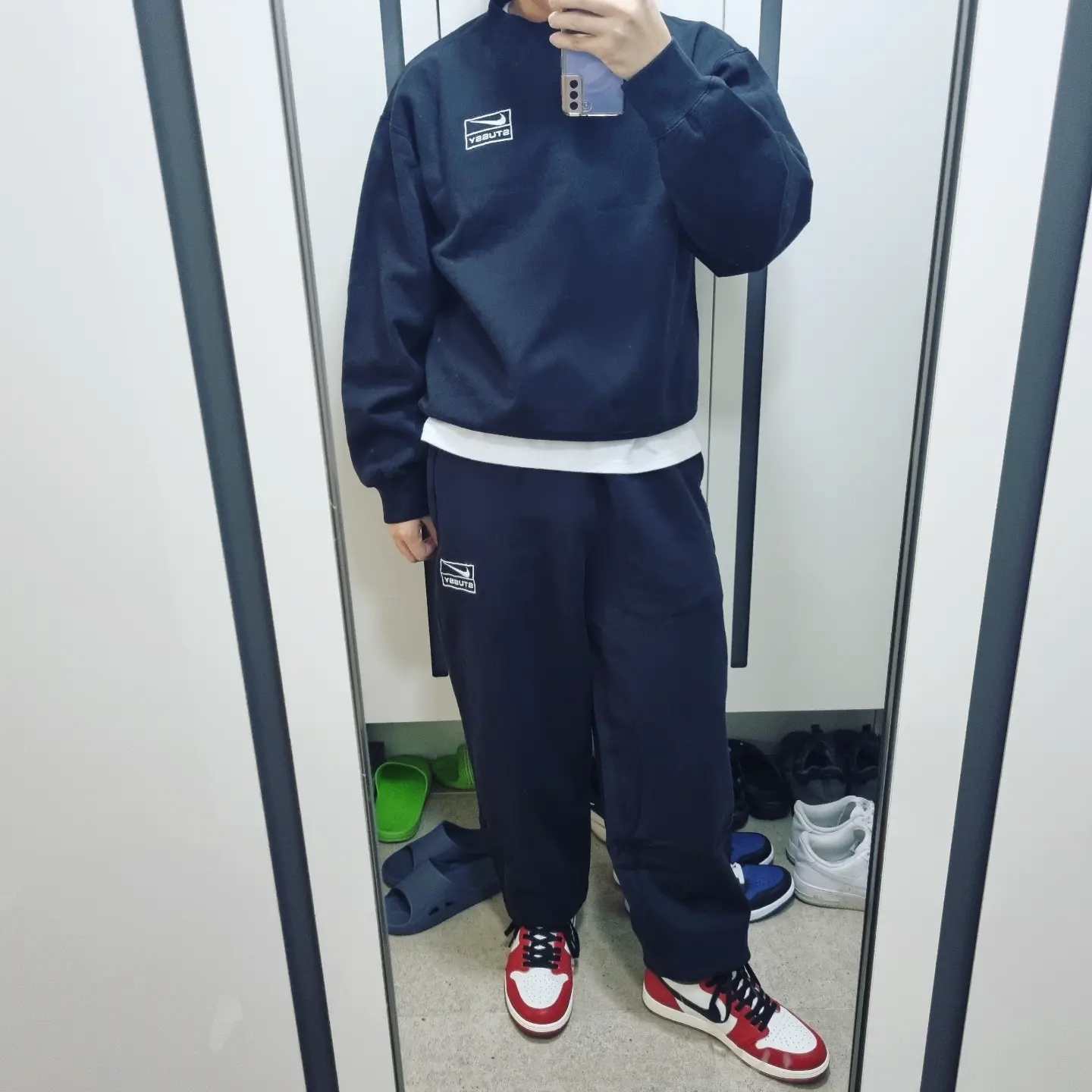 Nike x Stussy NRG Washed Fleece Crewneck Black (DO5310-010), Nike x Stussy NRG Washed Fleece Pants Black (DO5296-010) 착용 스타일
