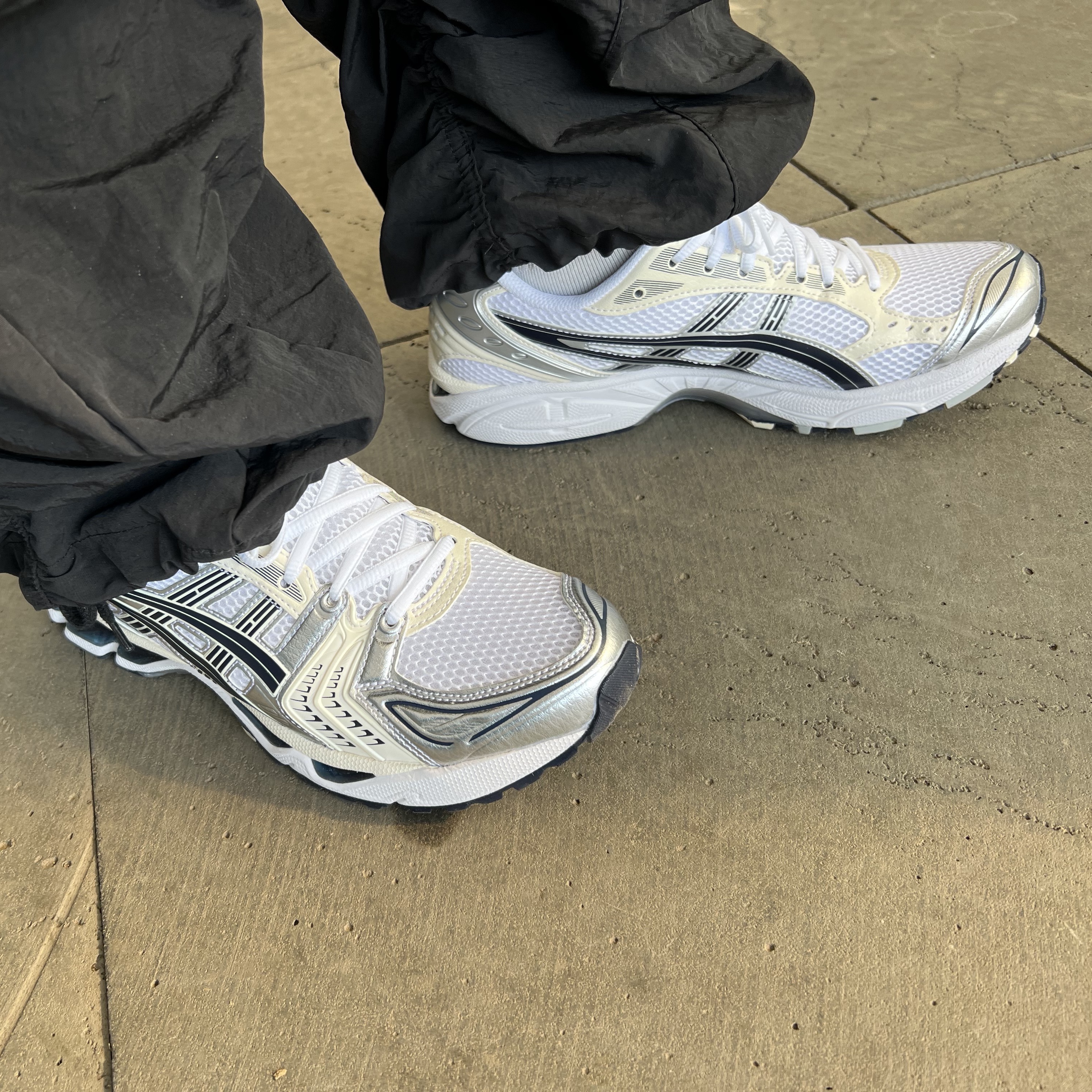 (W) Asics Gel-Kayano 14 White Midnight 착용 스타일 - 2