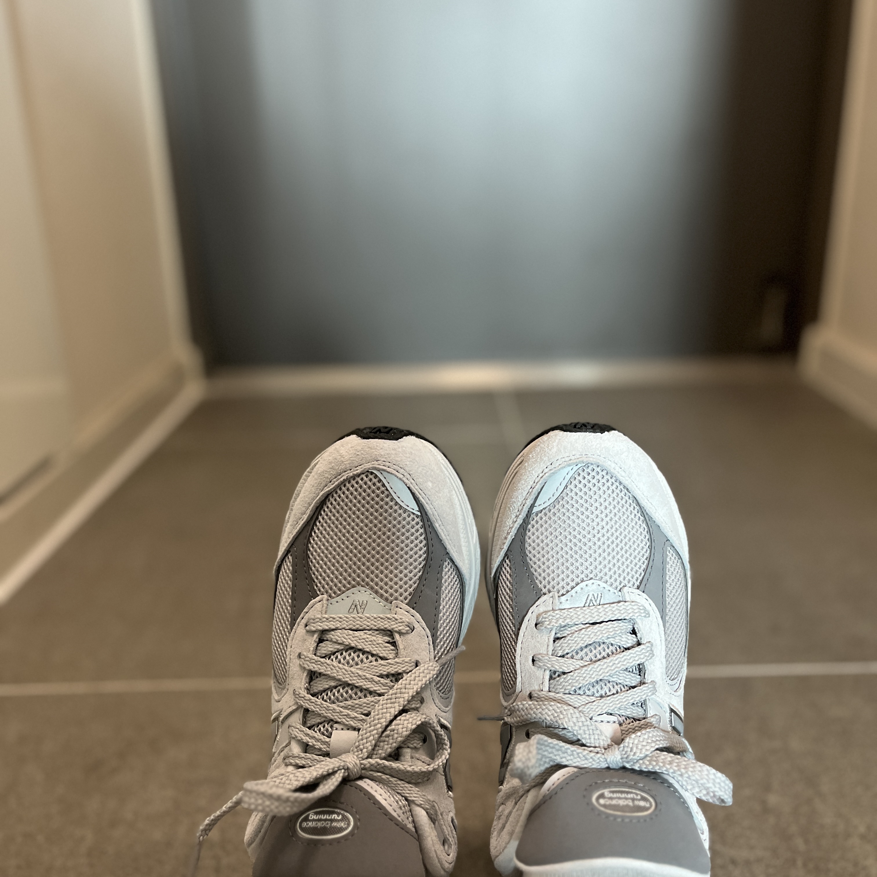 New Balance 2002R T2 Gray 착용 스타일