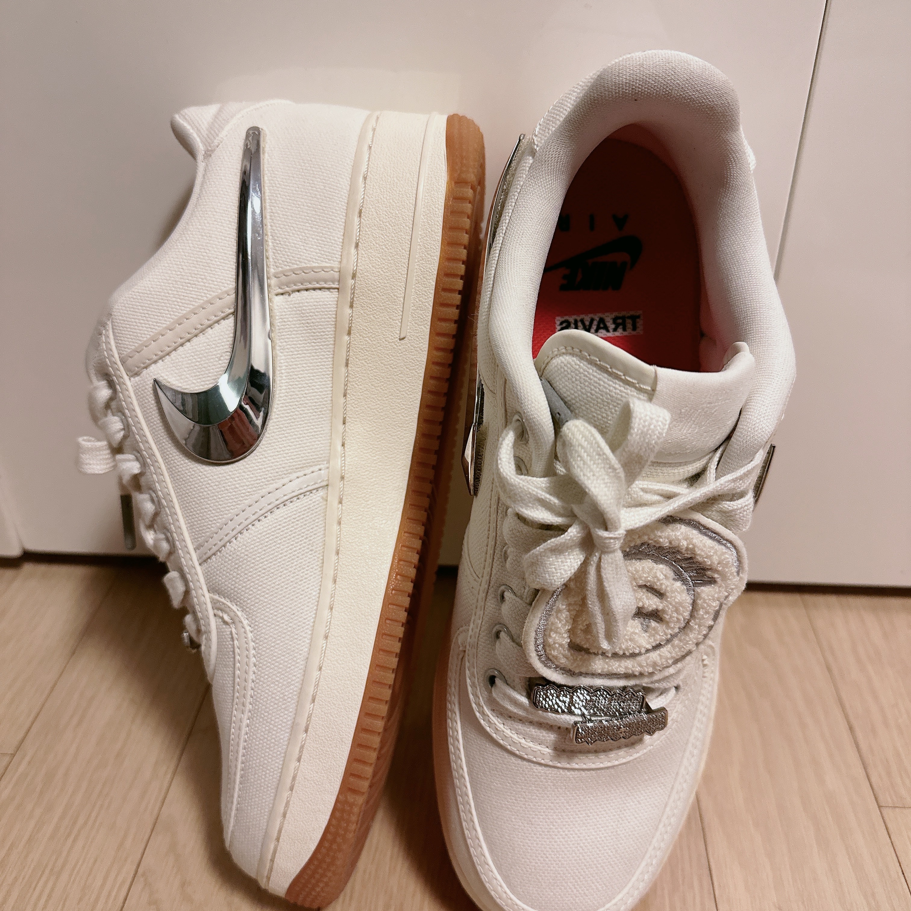 Nike x Travis Scott Air Force 1 Low Sail 착용 스타일 - 5