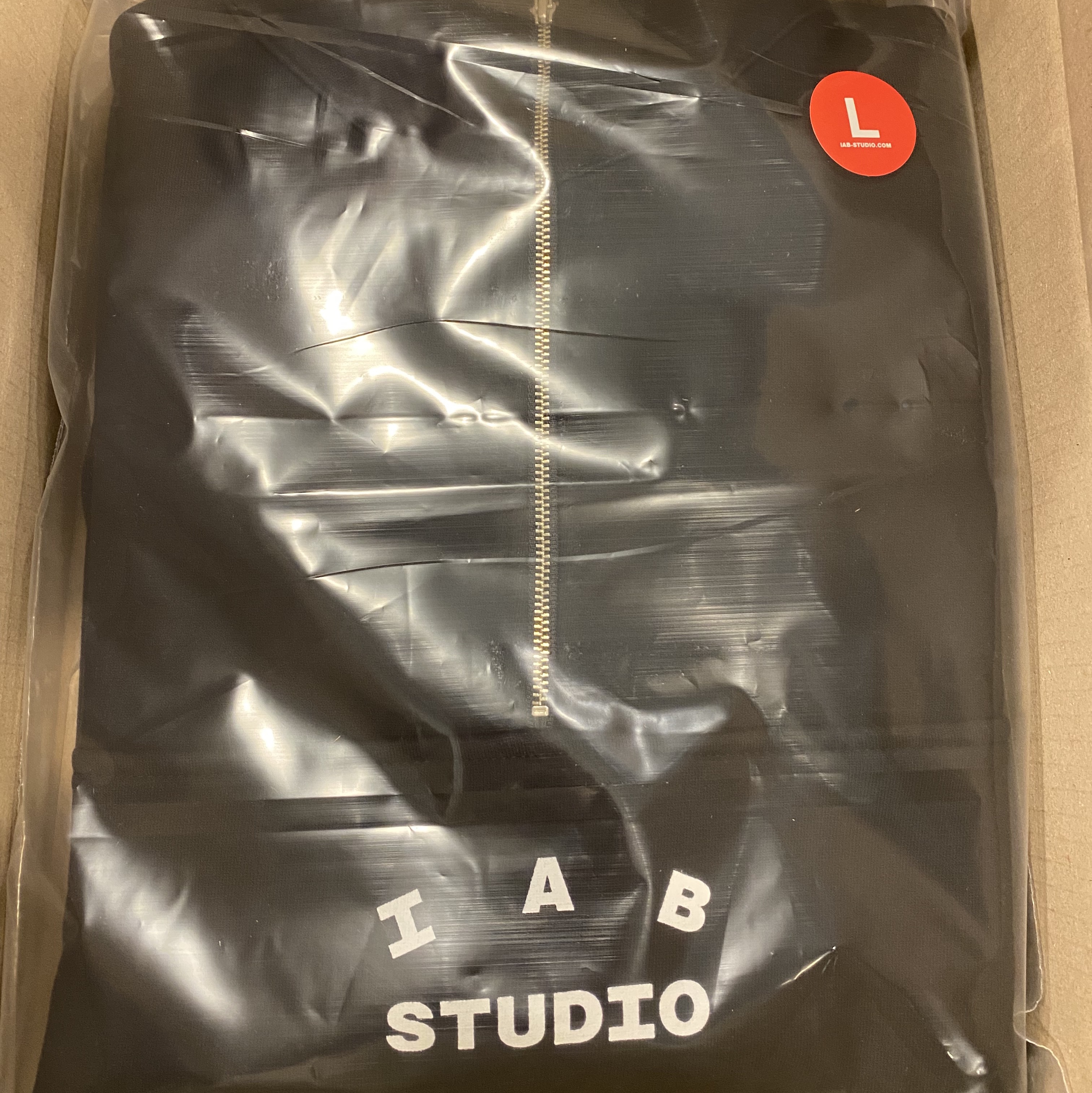 IAB Studio Half Zip-Up Black White 착용 스타일