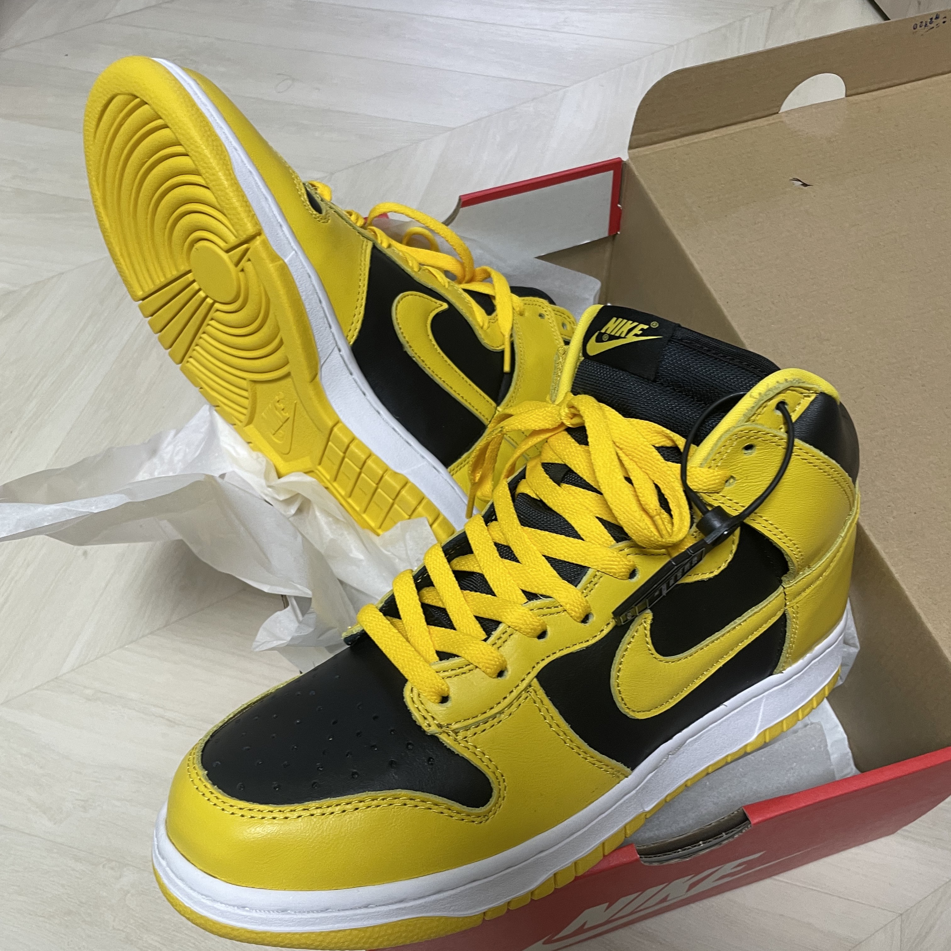 Nike Dunk High SP Varsity Maize 착용 스타일 - 1