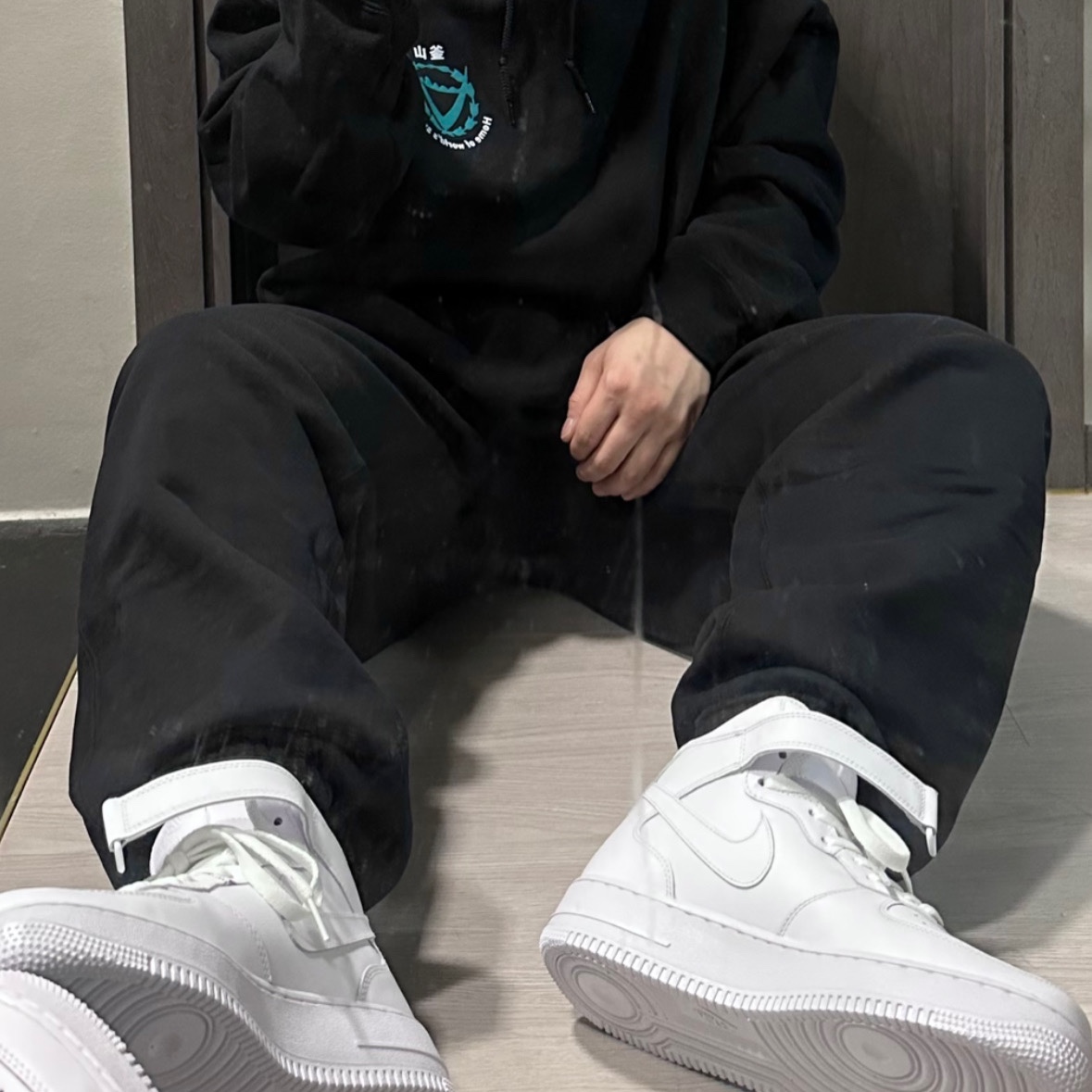Nike Air Force 1 Mid '07 White, Nike x Stussy NRG Washed Fleece Pants Black (DO5296-010) 착용 스타일