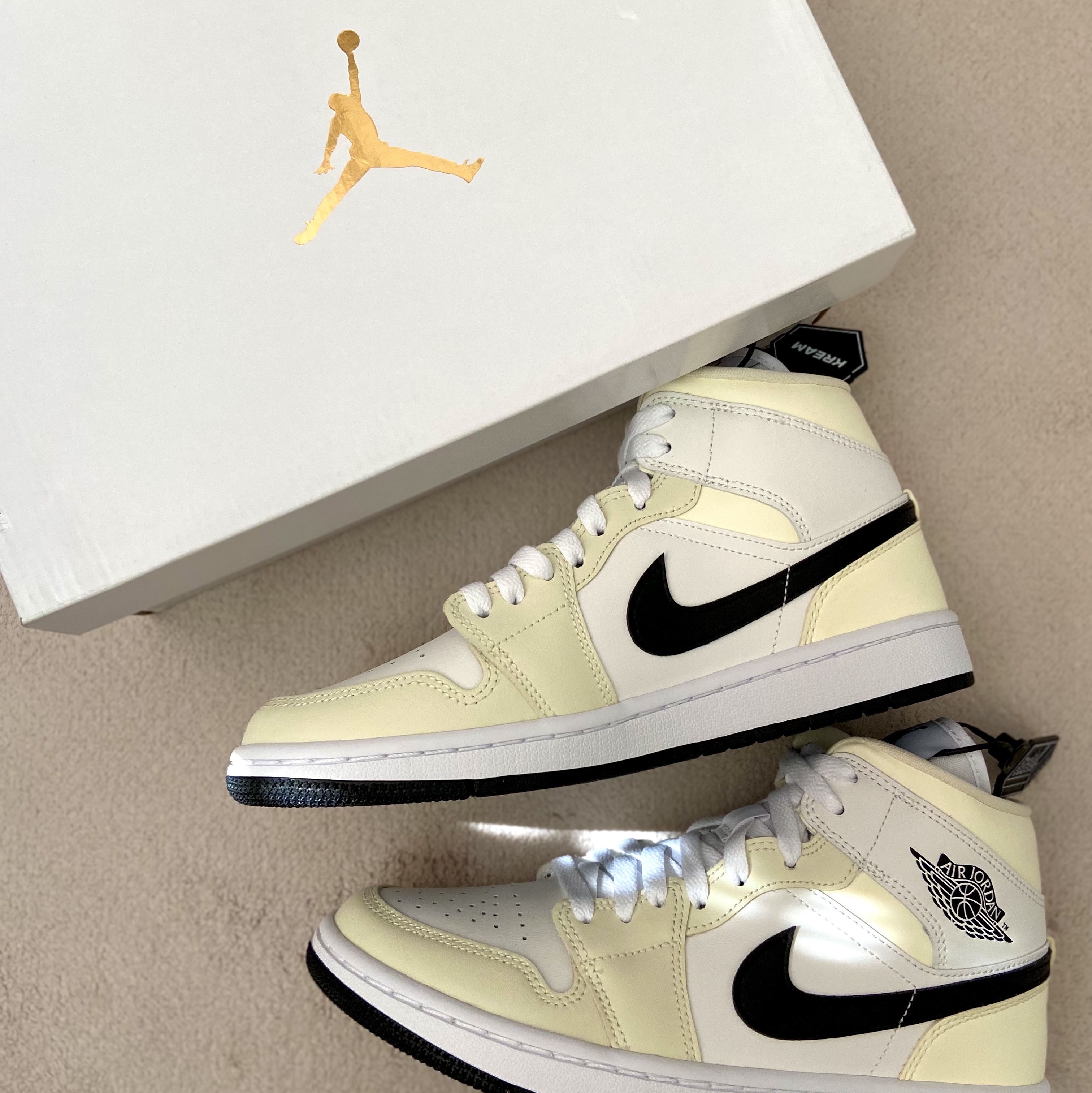 (W) Jordan 1 Mid Coconut Milk 착용 스타일 - 2