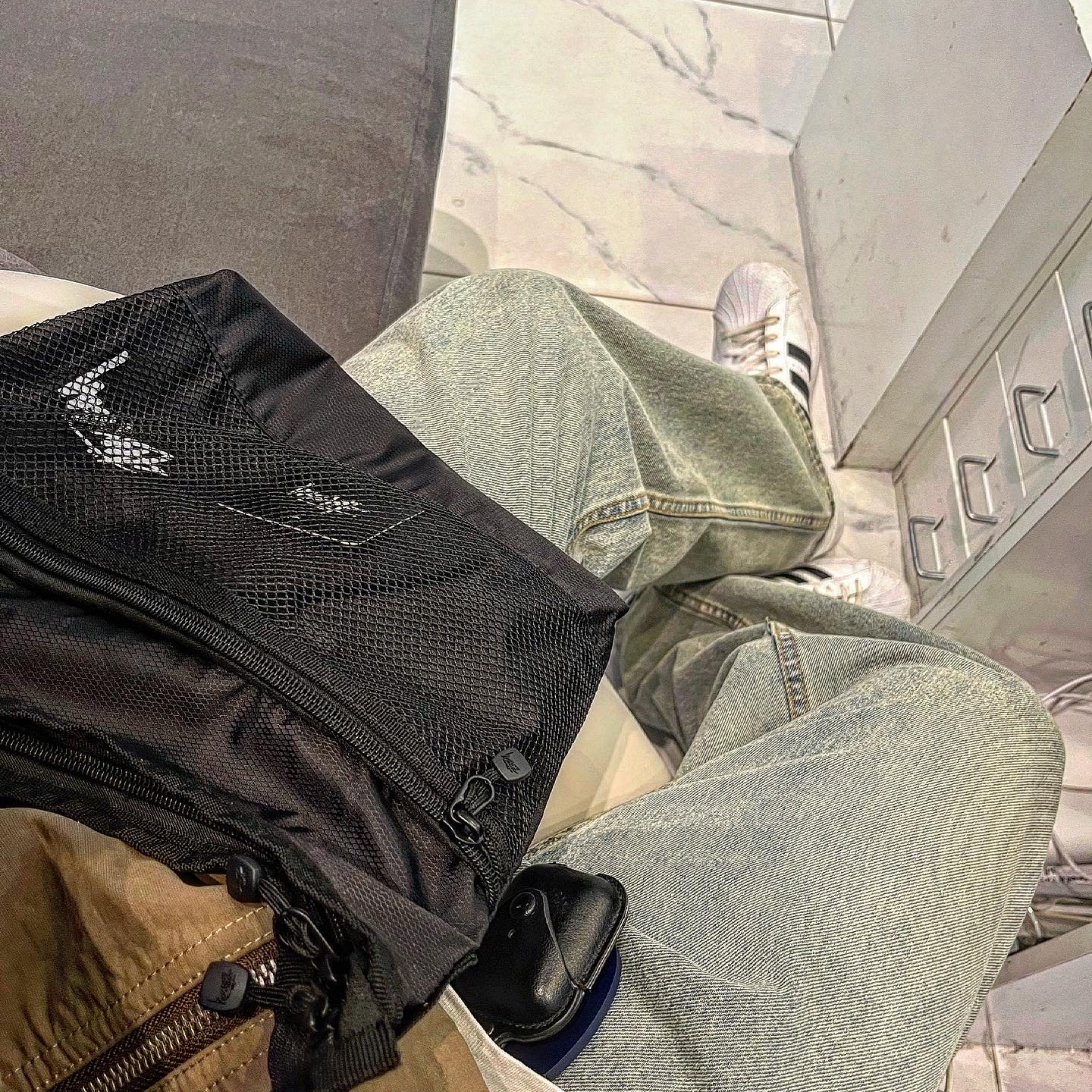 Stussy Wave Dye Beach Shell Jacket Brown, Adidas x Kerwin Frost Superstar Superstuffed White 착용 스타일 - 2