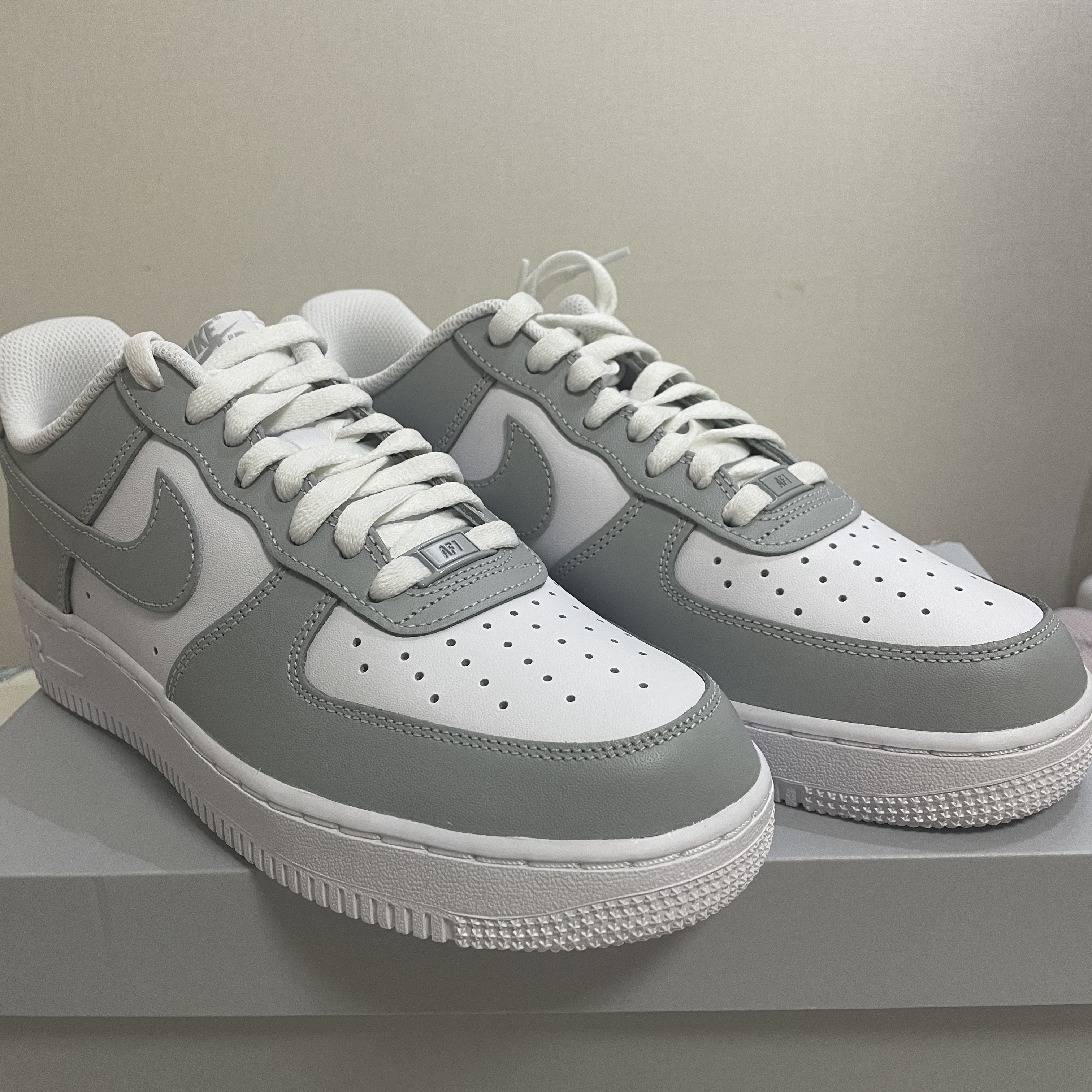 Nike Air Force 1 Low White Grey 착용 스타일