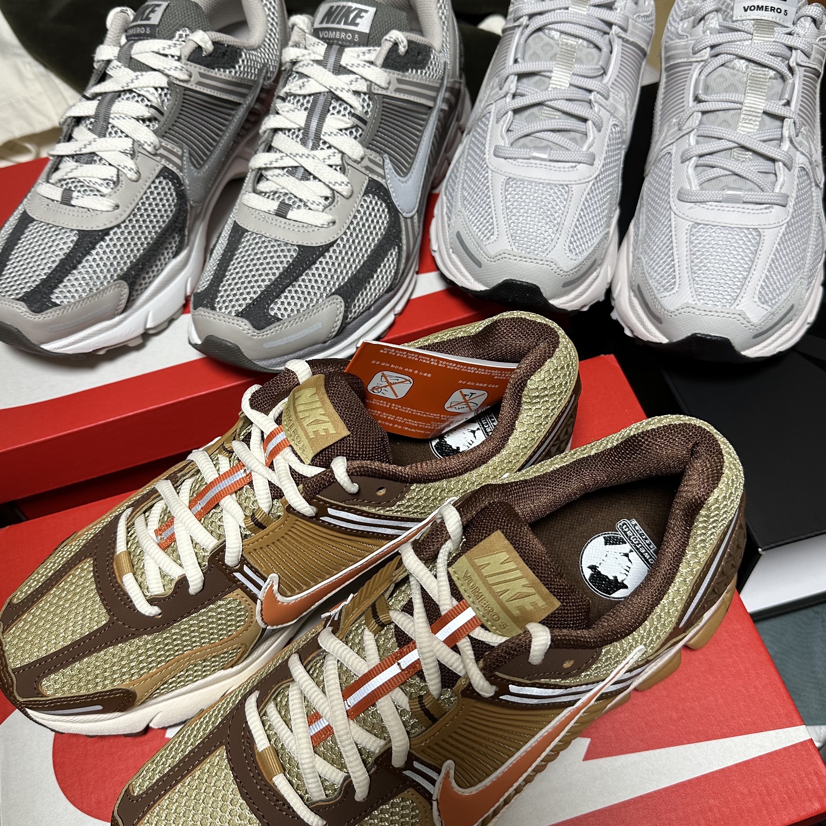 Nike Zoom Vomero 5 PRM Light Iron Ore and Flat Fewter, Nike Zoom Vomero 5 SP Vast Grey 2023 착용 스타일