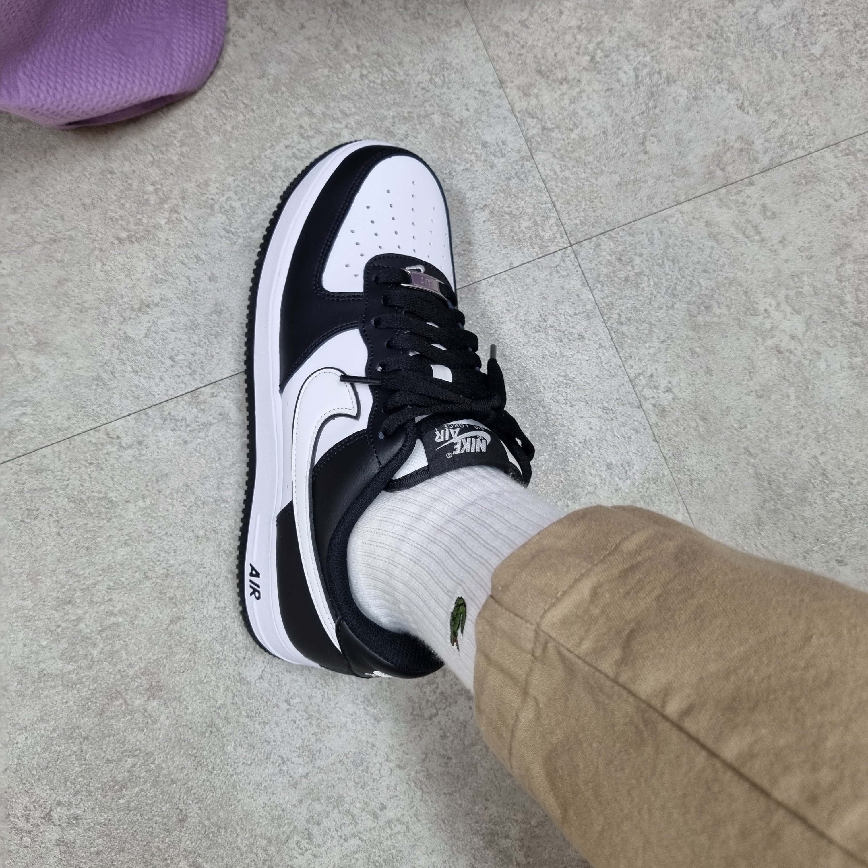 Nike Air Force 1 '07 Black White 착용 스타일 - 1