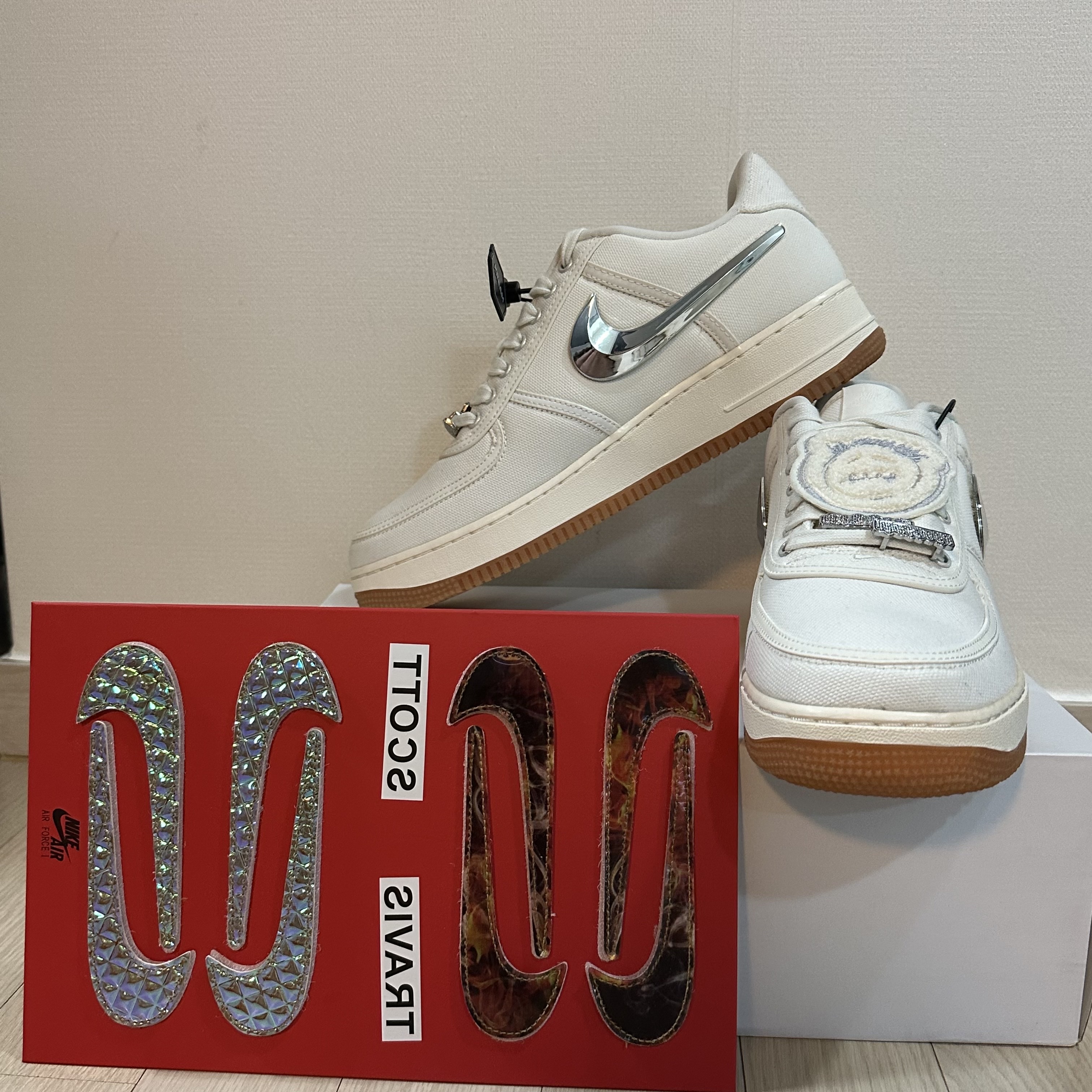 Nike x Travis Scott Air Force 1 Low Sail 착용 스타일 - 2