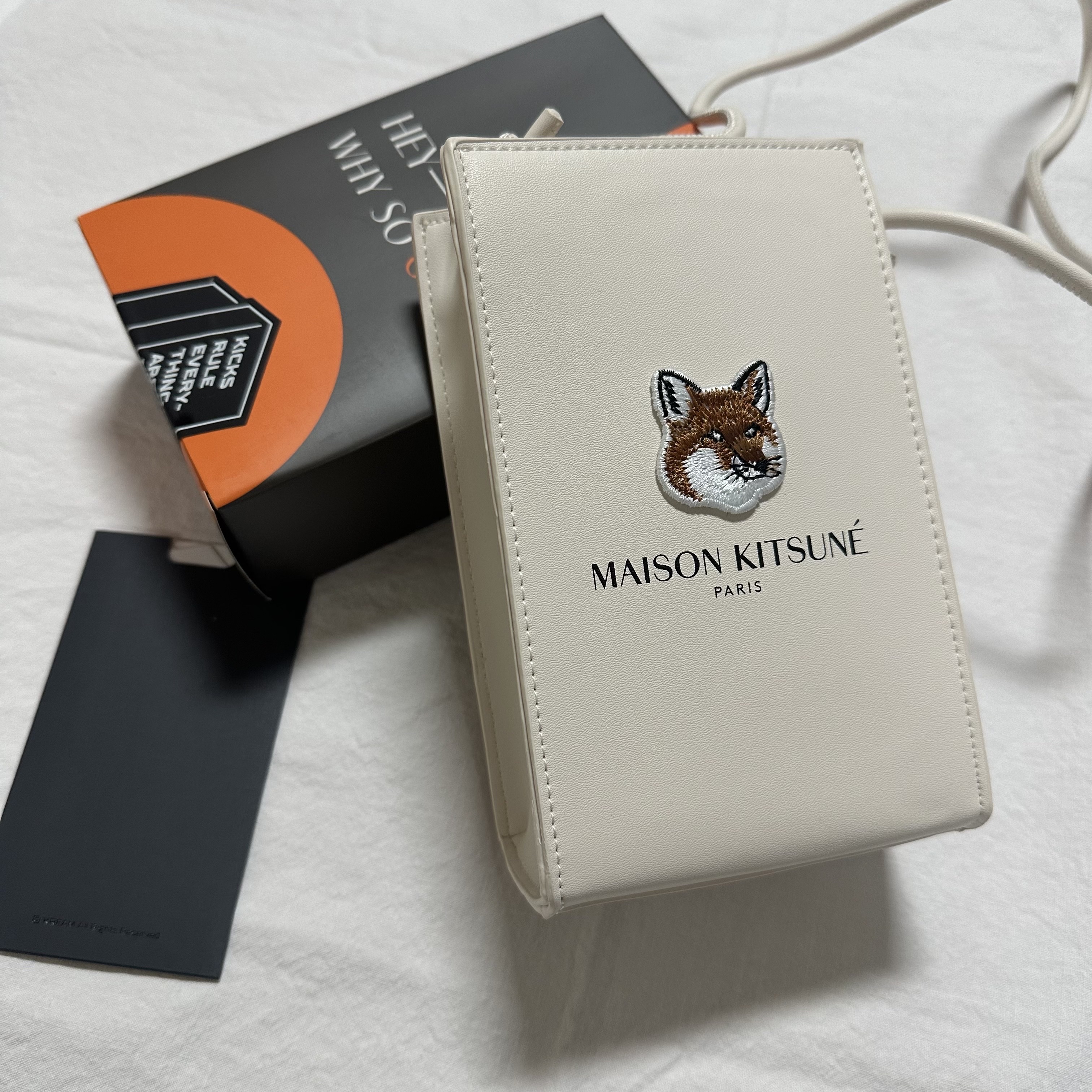Maison Kitsune x Laneige Crossbody Bag 착용 스타일
