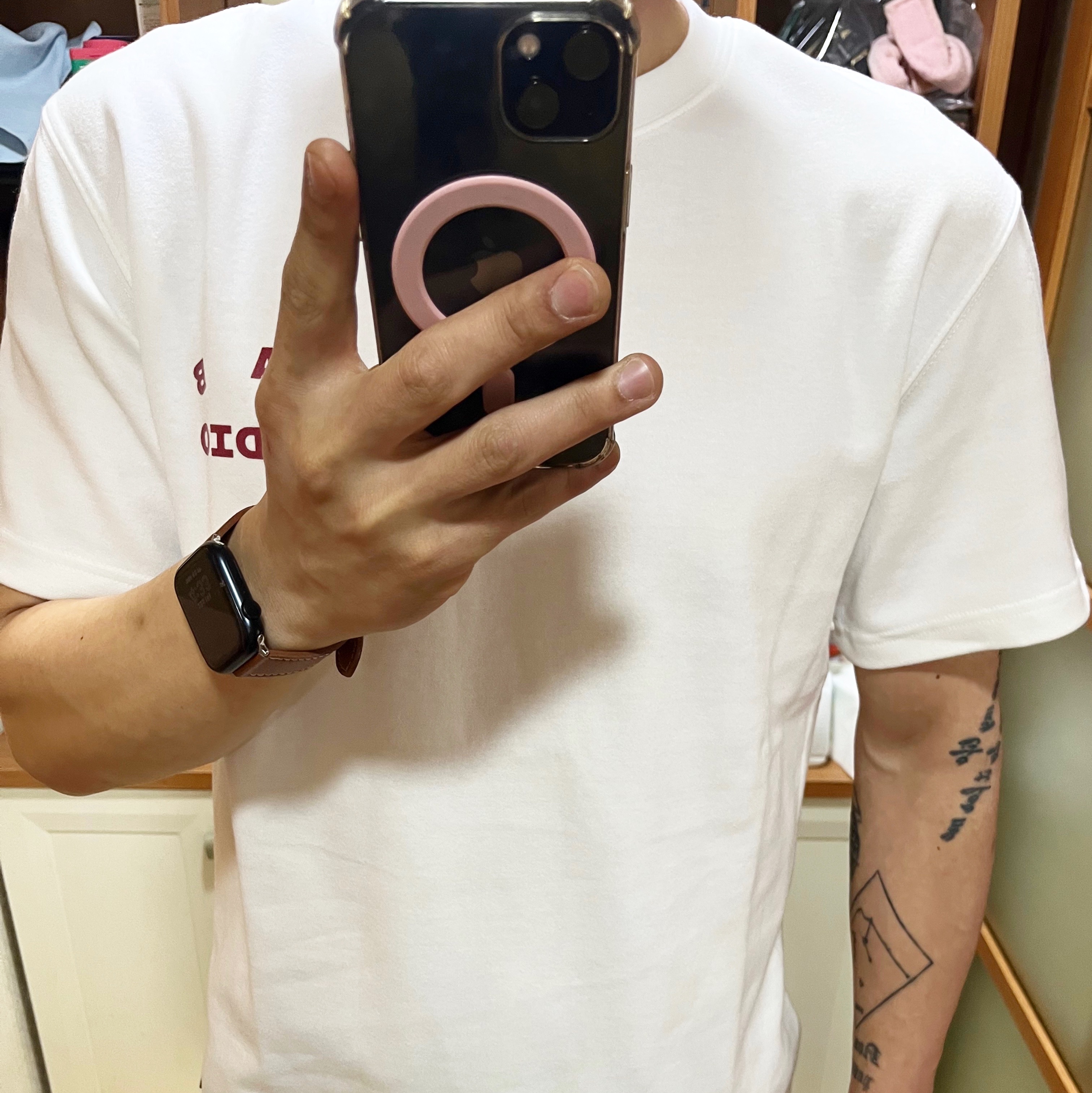 IAB Studio T-Shirt White Burgundy 착용 스타일 - 4