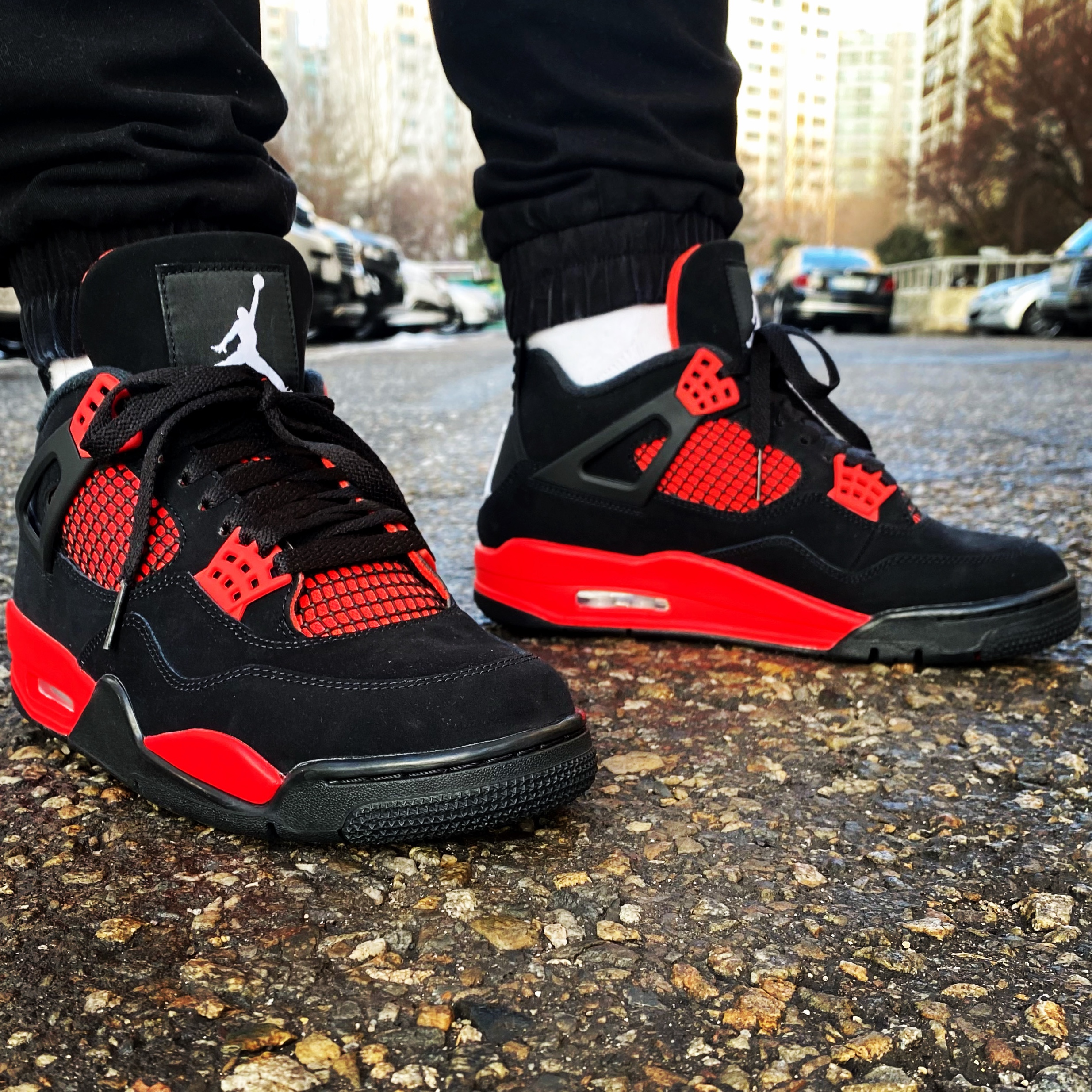 Jordan 4 Retro Crimson 착용 스타일