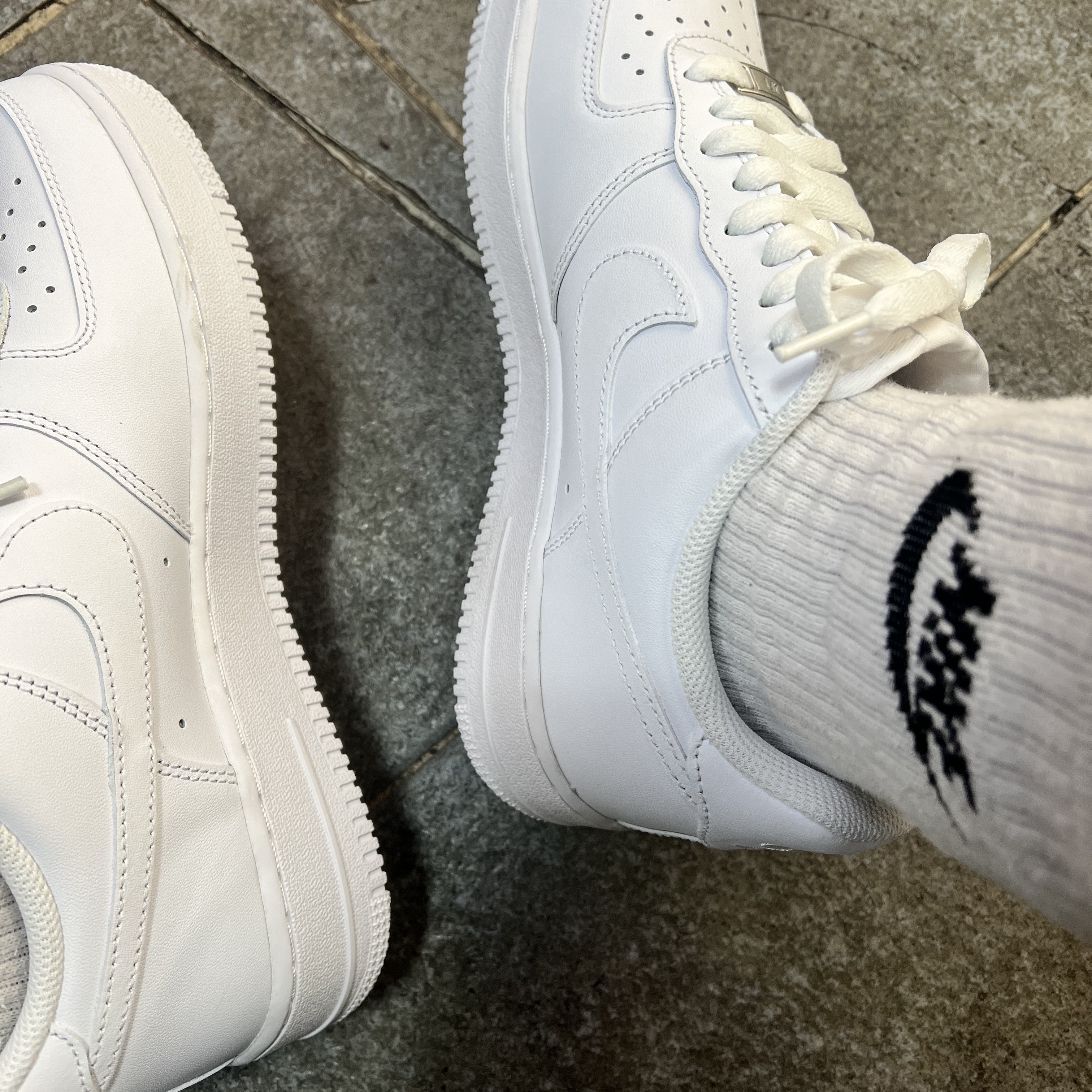 Nike Air Force 1 '07 Low White 착용 스타일 - 2