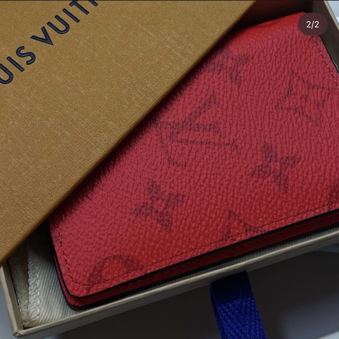 Louis Vuitton Pocket Organizer Fiery Red 착용 스타일