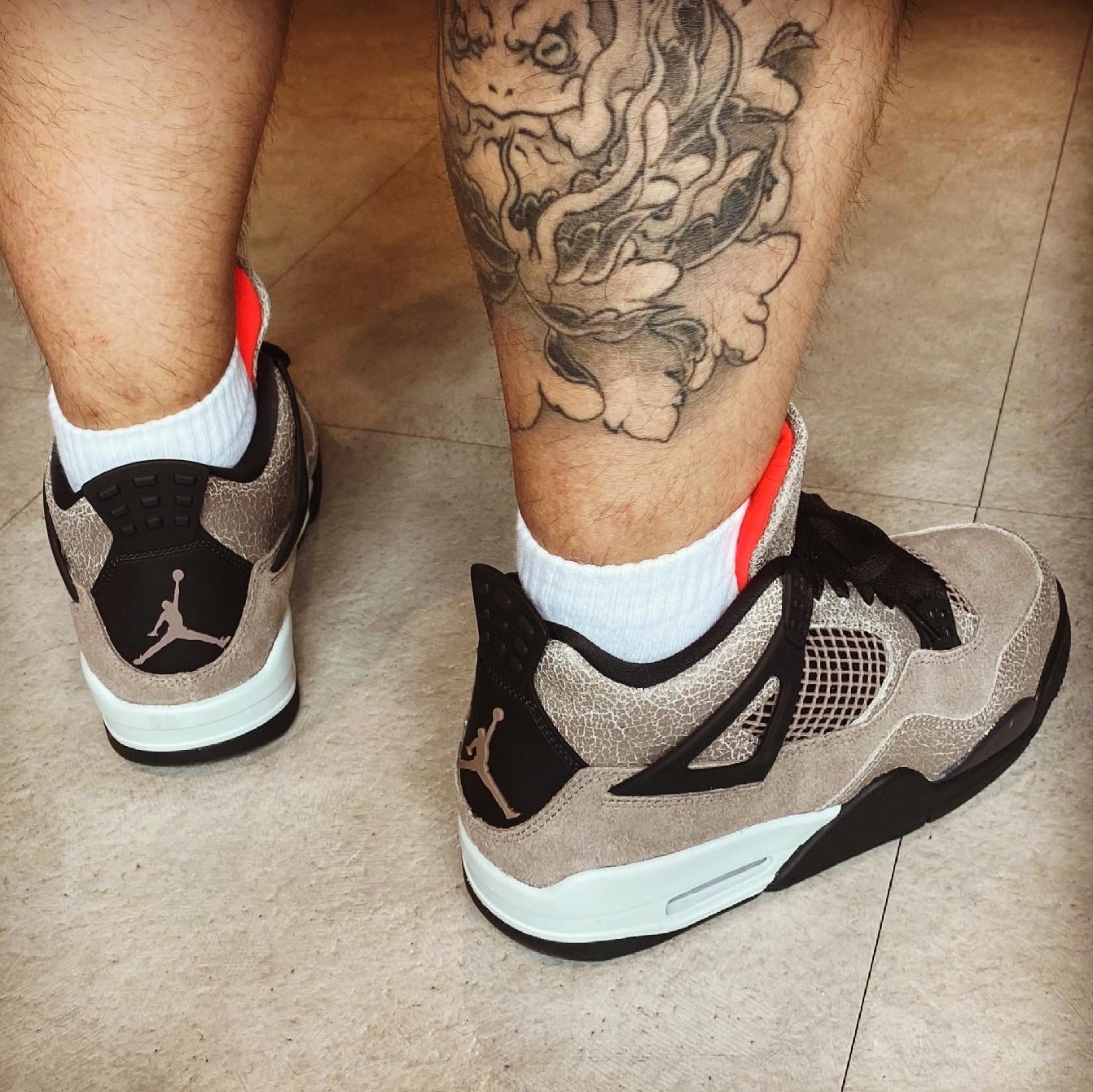 Jordan 4 Retro Taupe Haze 착용 스타일