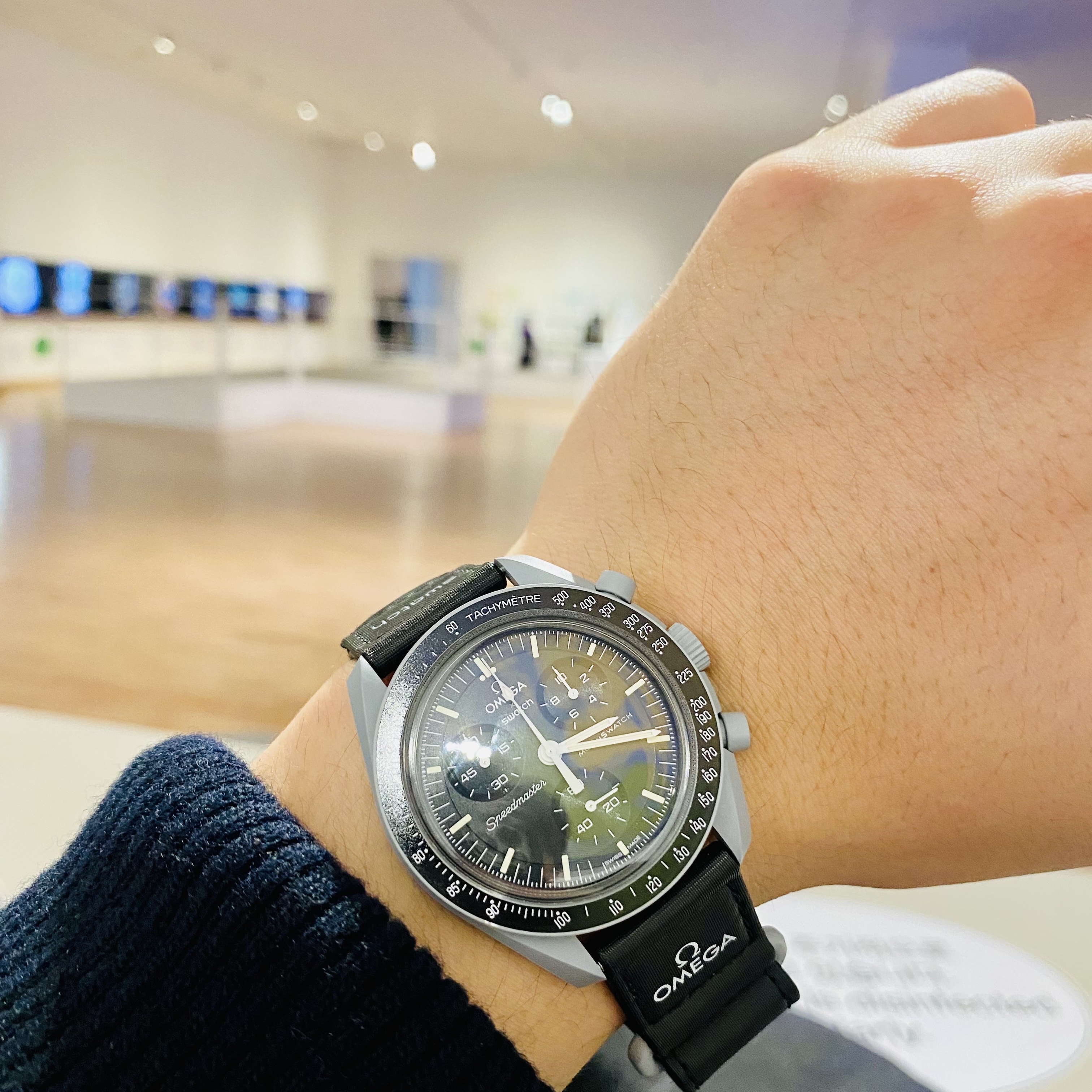 Swatch x Omega Bioceramic MoonSwatch Mission To The Moon 착용 스타일