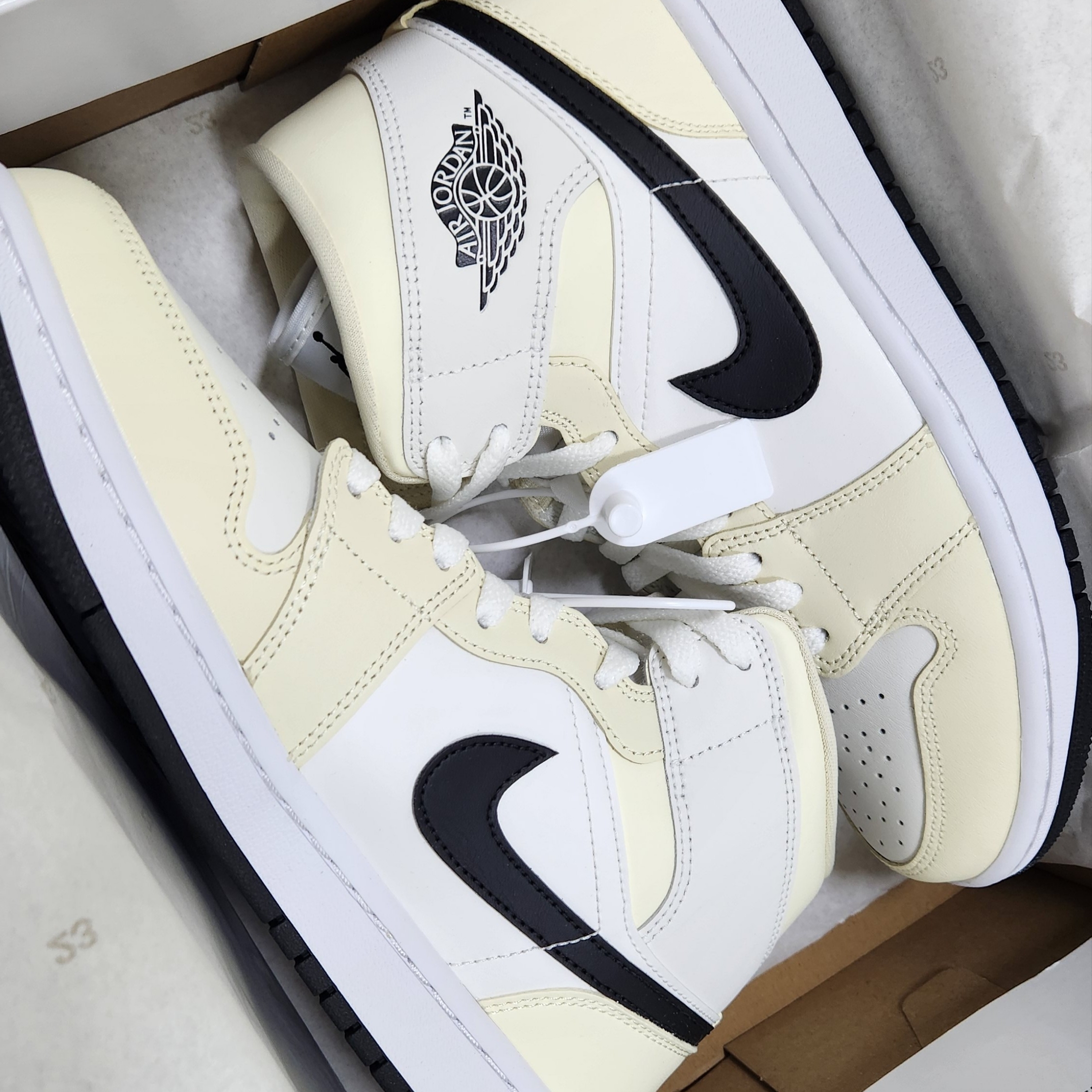 (W) Jordan 1 Mid Coconut Milk 착용 스타일
