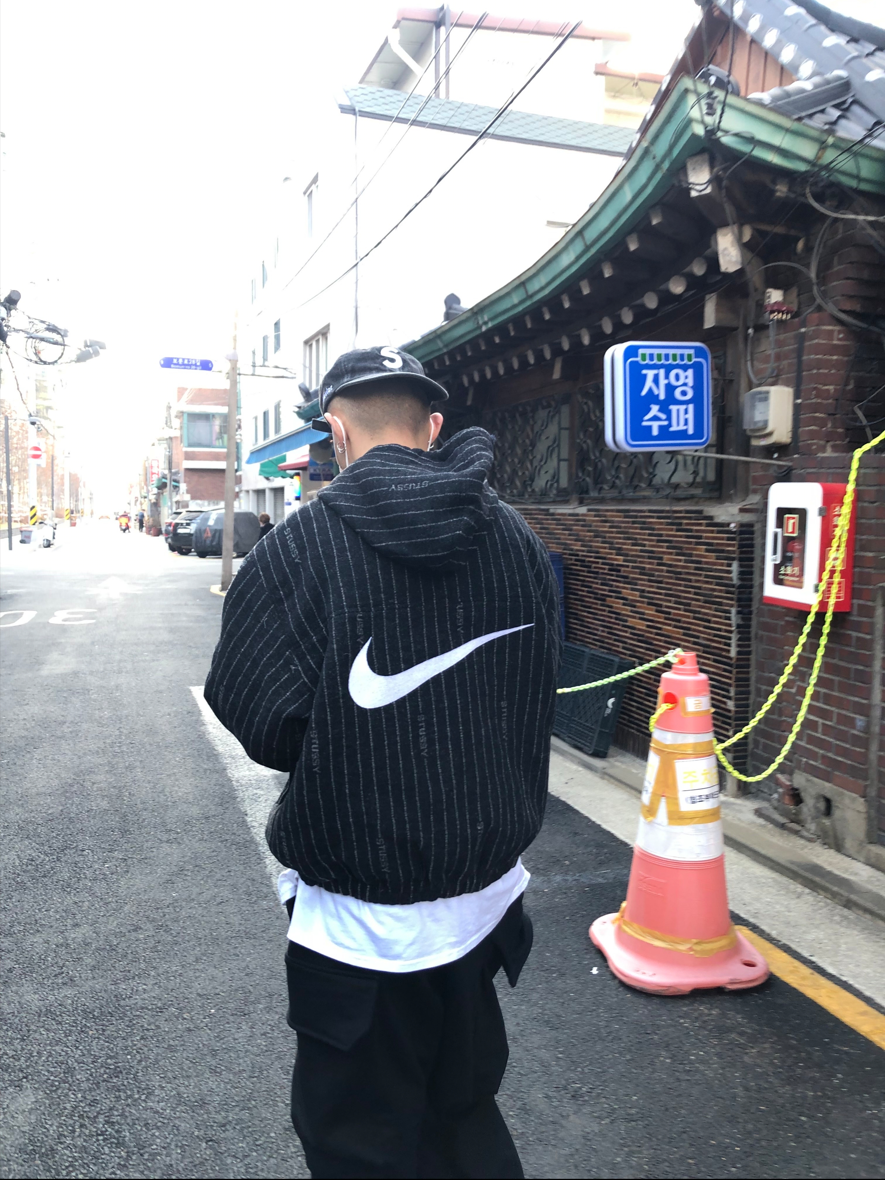 Nike x Stussy NRG Striped Wool Jacket Black (DR4023-010), Supreme Kevlar Denim S Logo 6-Panel Black - 22SS 착용 스타일 - 2