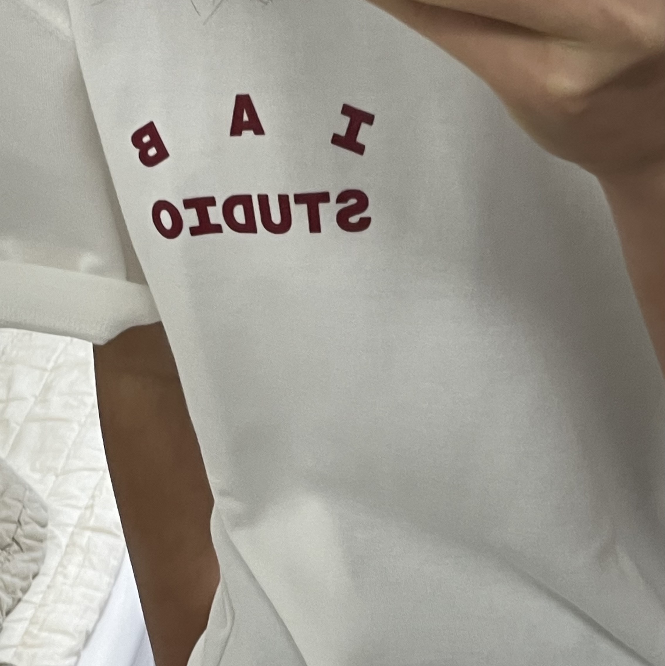 IAB Studio T-Shirt White Burgundy 착용 스타일
