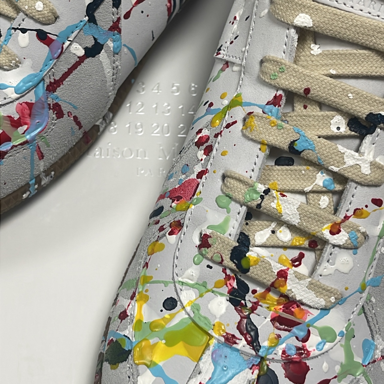 Maison Margiela Replica Paint Drop Sneakers 착용 스타일