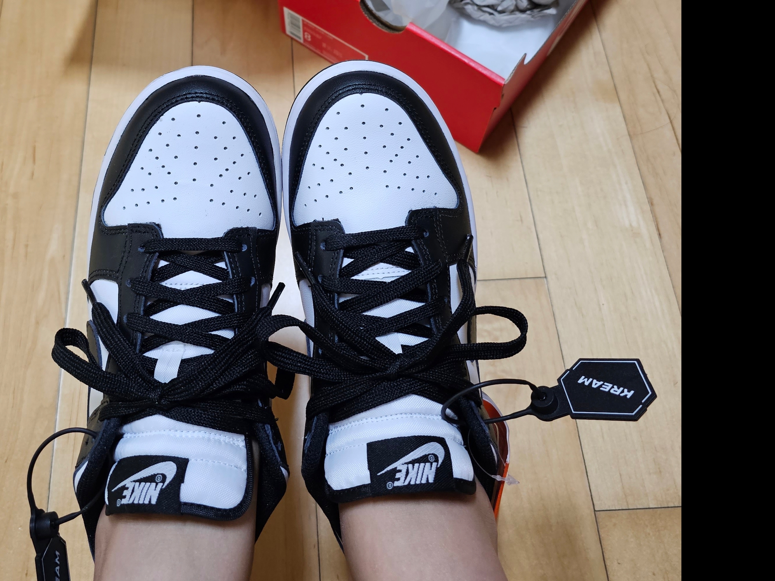 (W) Nike Dunk Low Black 착용 스타일