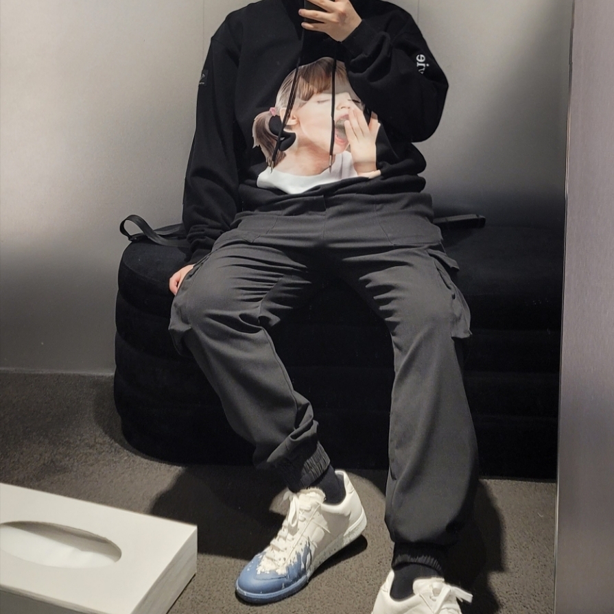 Maison Margiela Stained Effect Replica Sneakers White Blue 착용 스타일