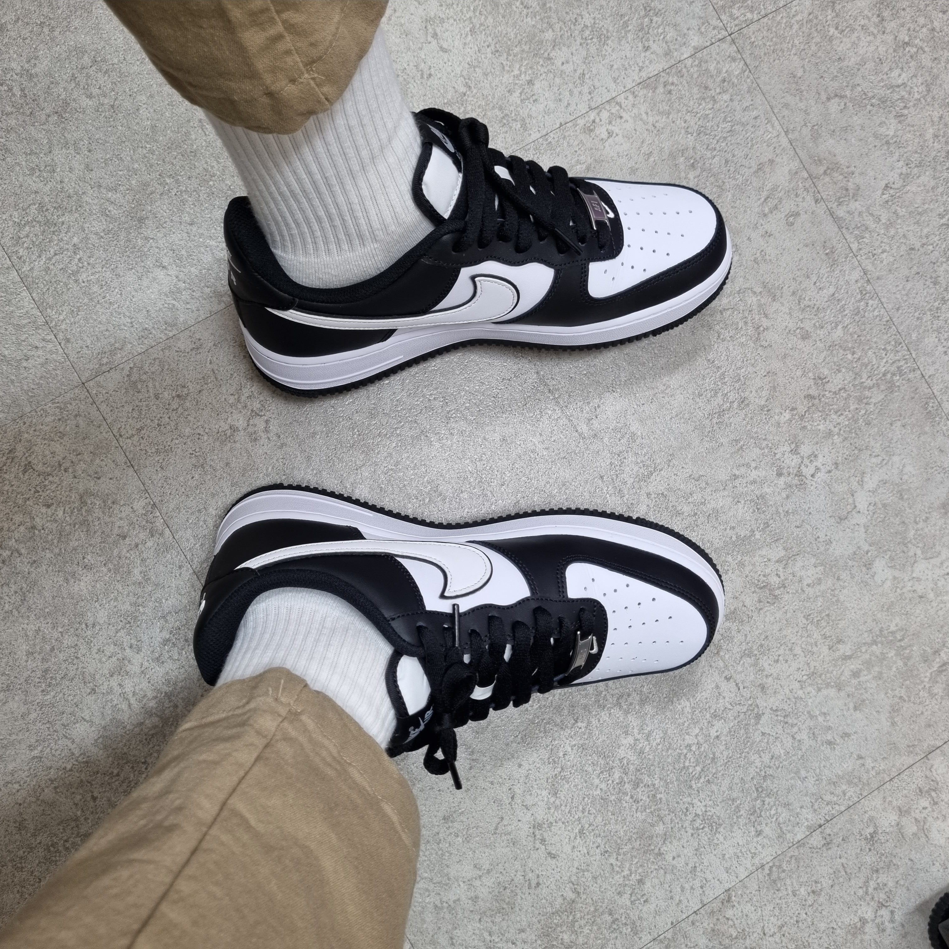 Nike Air Force 1 '07 Black White 착용 스타일 - 2